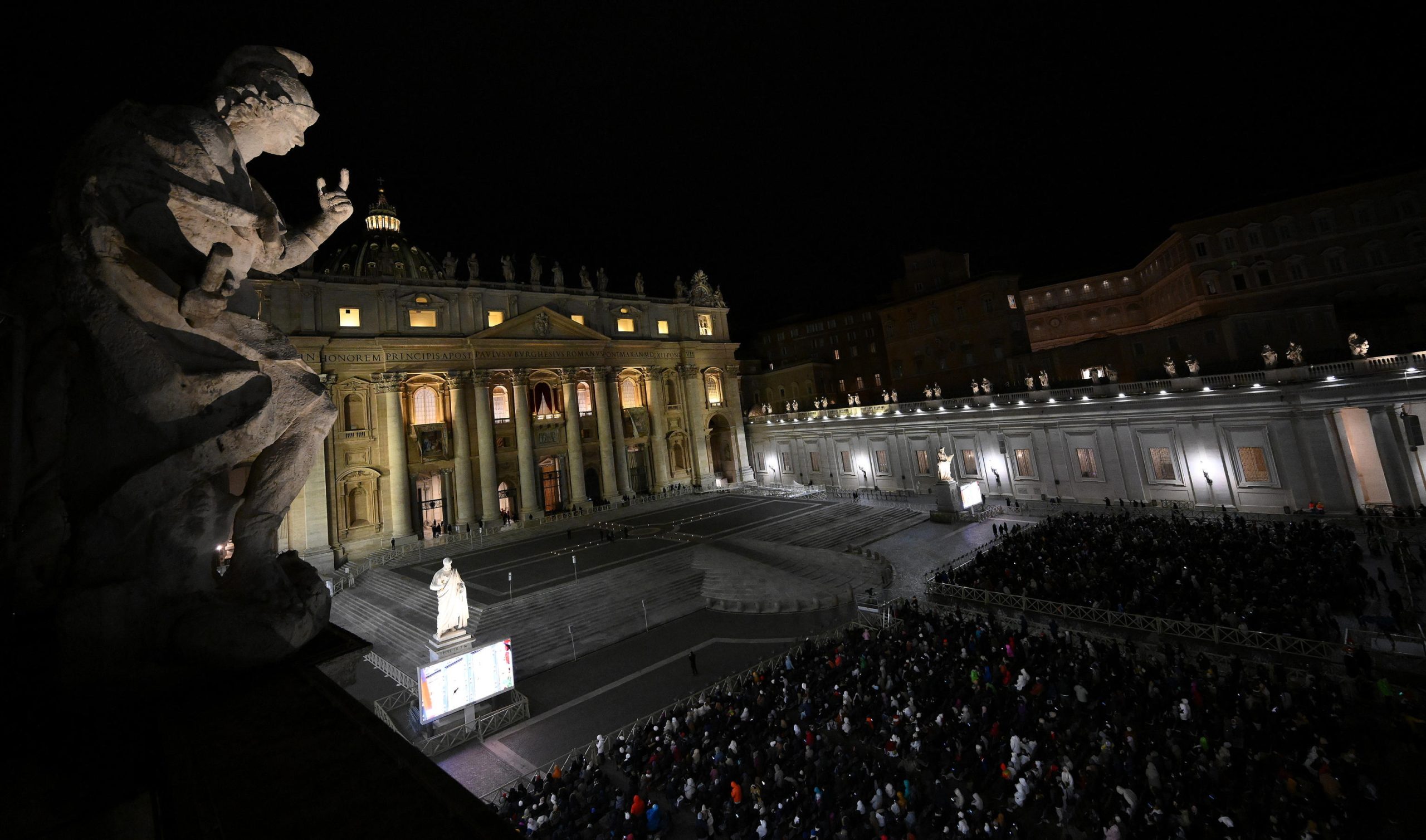 Milhares presentes para a missa de véspera de Natal no Vaticano. Veja aqui as imagens