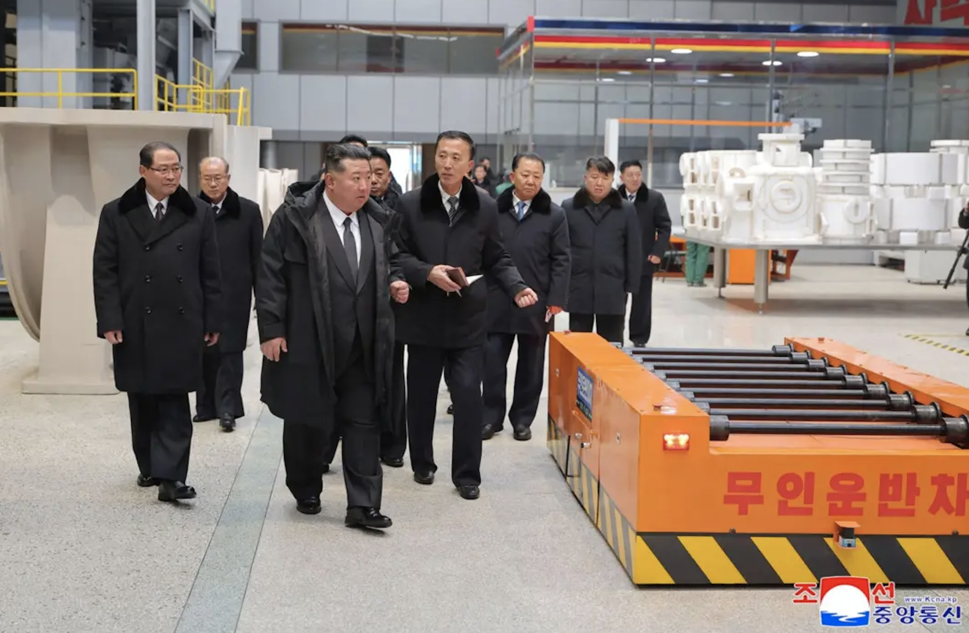 Kim Jong-un demite vice-primeiro-ministro durante inauguração de complexo industrial