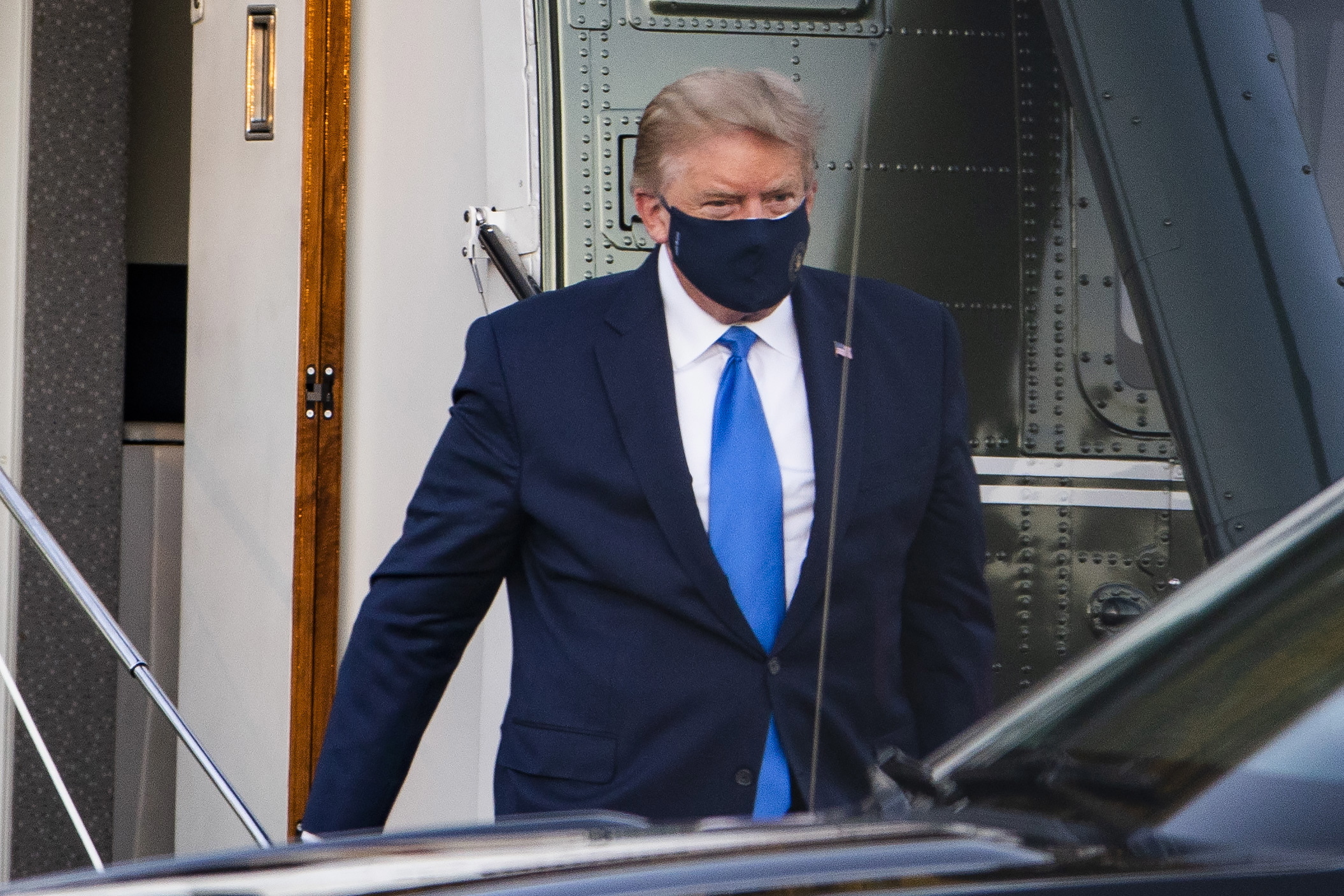 Covid-19: Trump hospitalizado por “precaução”, mas presidente diz que se “sente bem” e “agradece apoio”