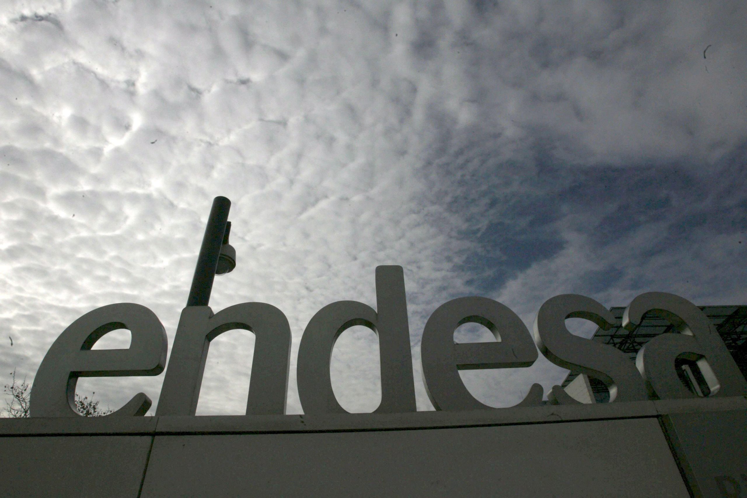 Endesa condenada a multa de 360.000 euros por 92 infrações na mudança de comercializador