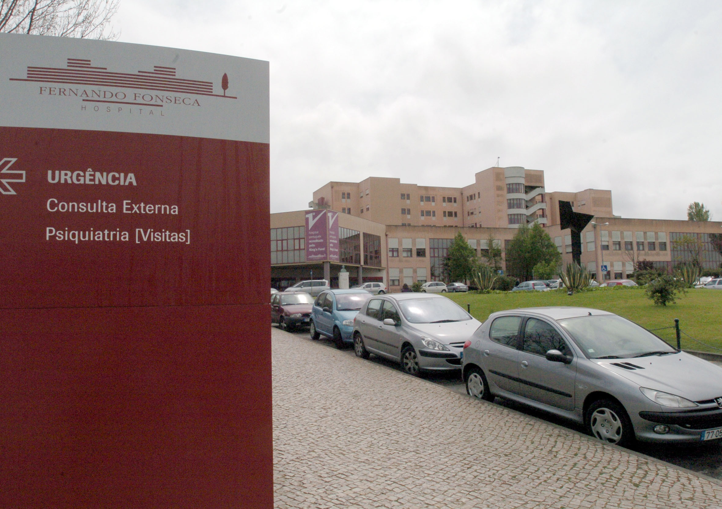 Doentes urgentes esperam mais de 10 horas no Hospital Fernando Fonseca