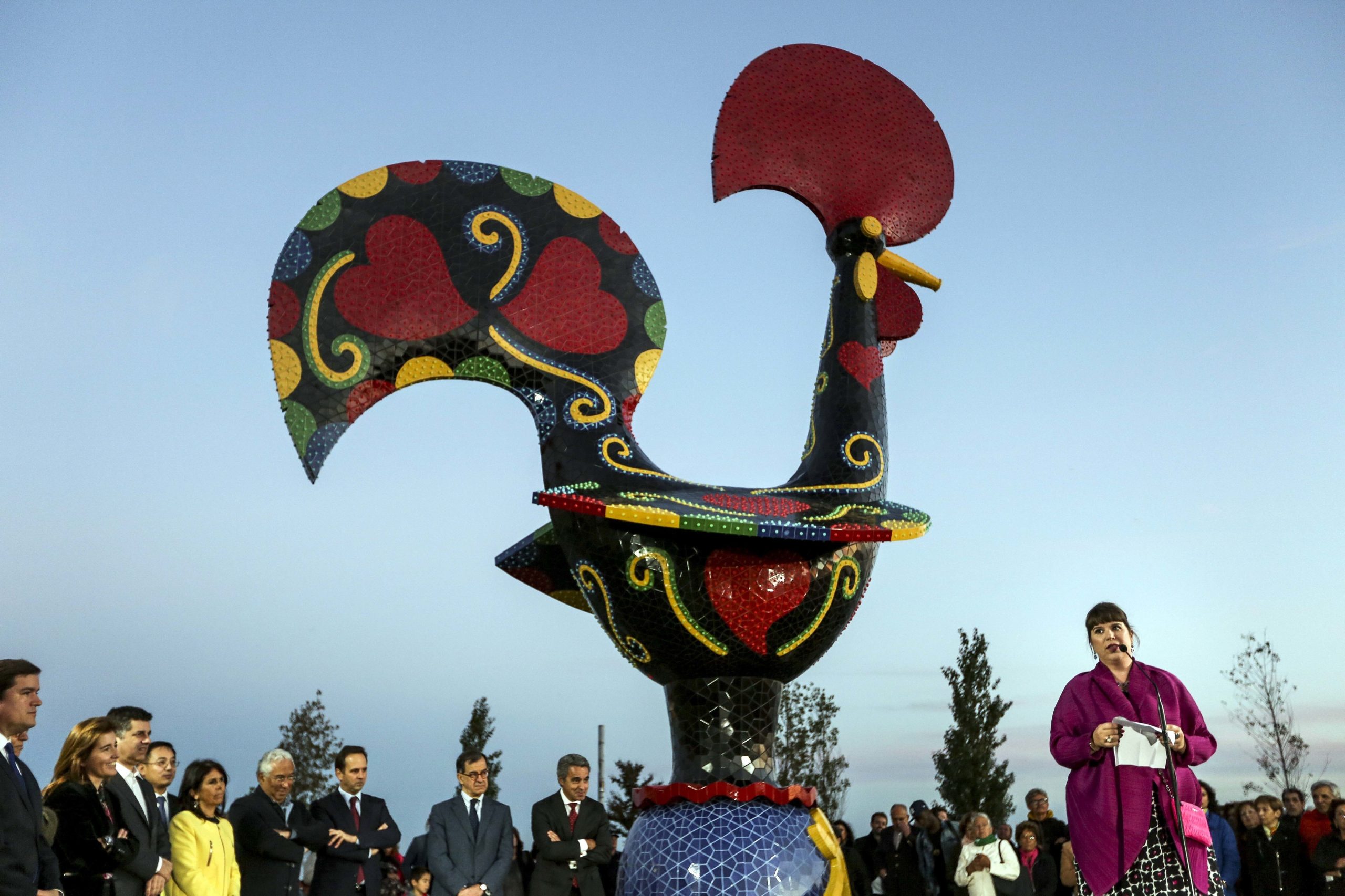 “Pop Galo” de Joana Vasconcelos “canta” em Barcelos e pode ficar de vez na cidade