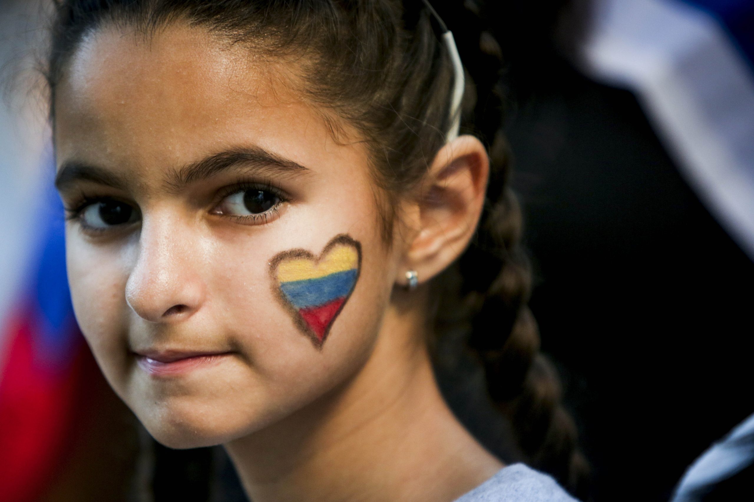 Lusodescendente troca prendas de aniversário por donativos para ajudar crianças na Venezuela