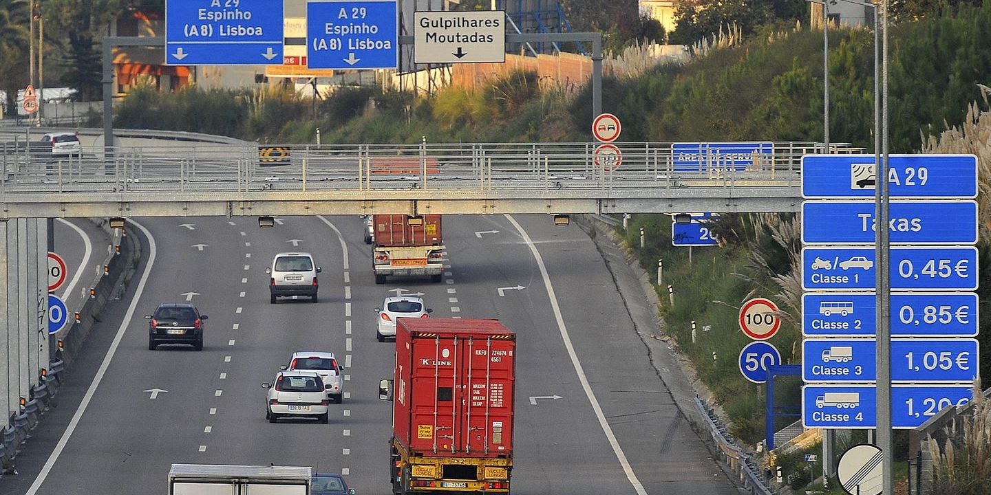 Cerca de 200 pessoas da Beira Interior manifestam-se em Lisboa pelo fim das portagens