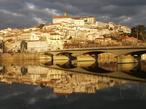 Antigo teatro na Alta de Coimbra vai ser bloco habitacional com 32 apartamentos