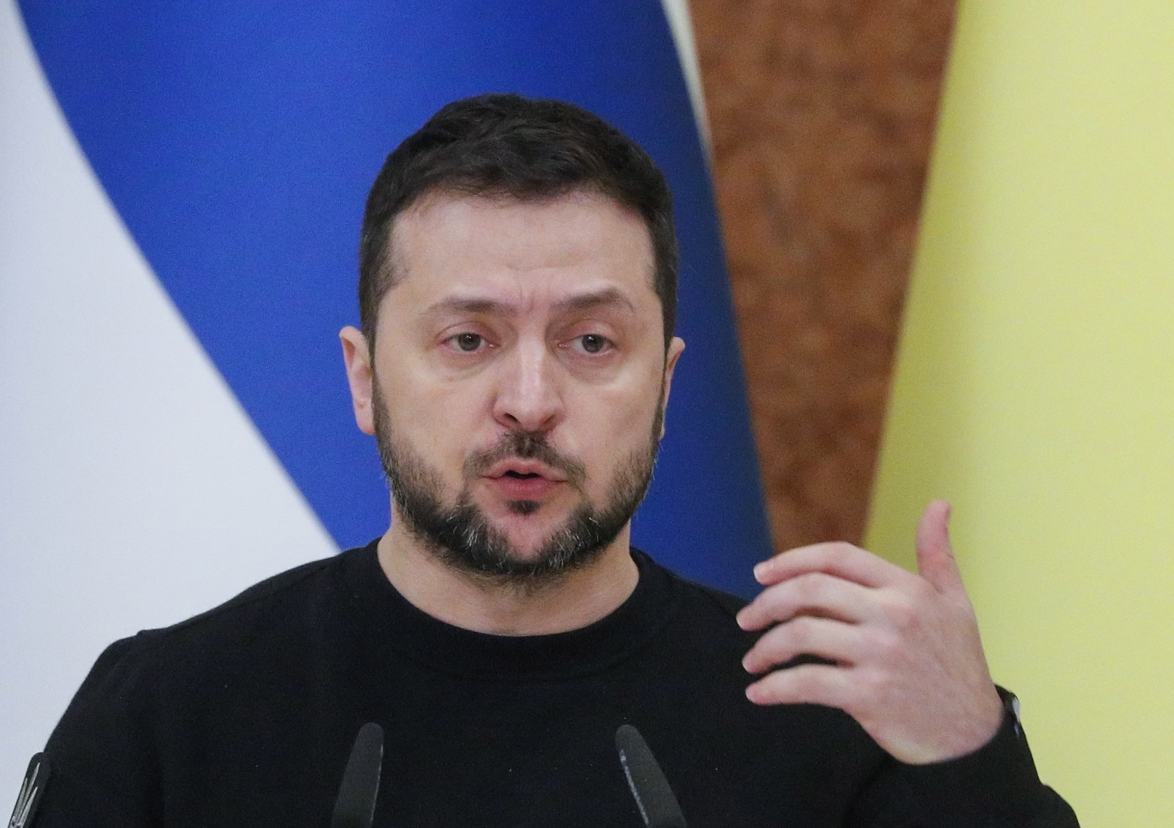 Zelensky pede mísseis de longo alcance e aviões de combate