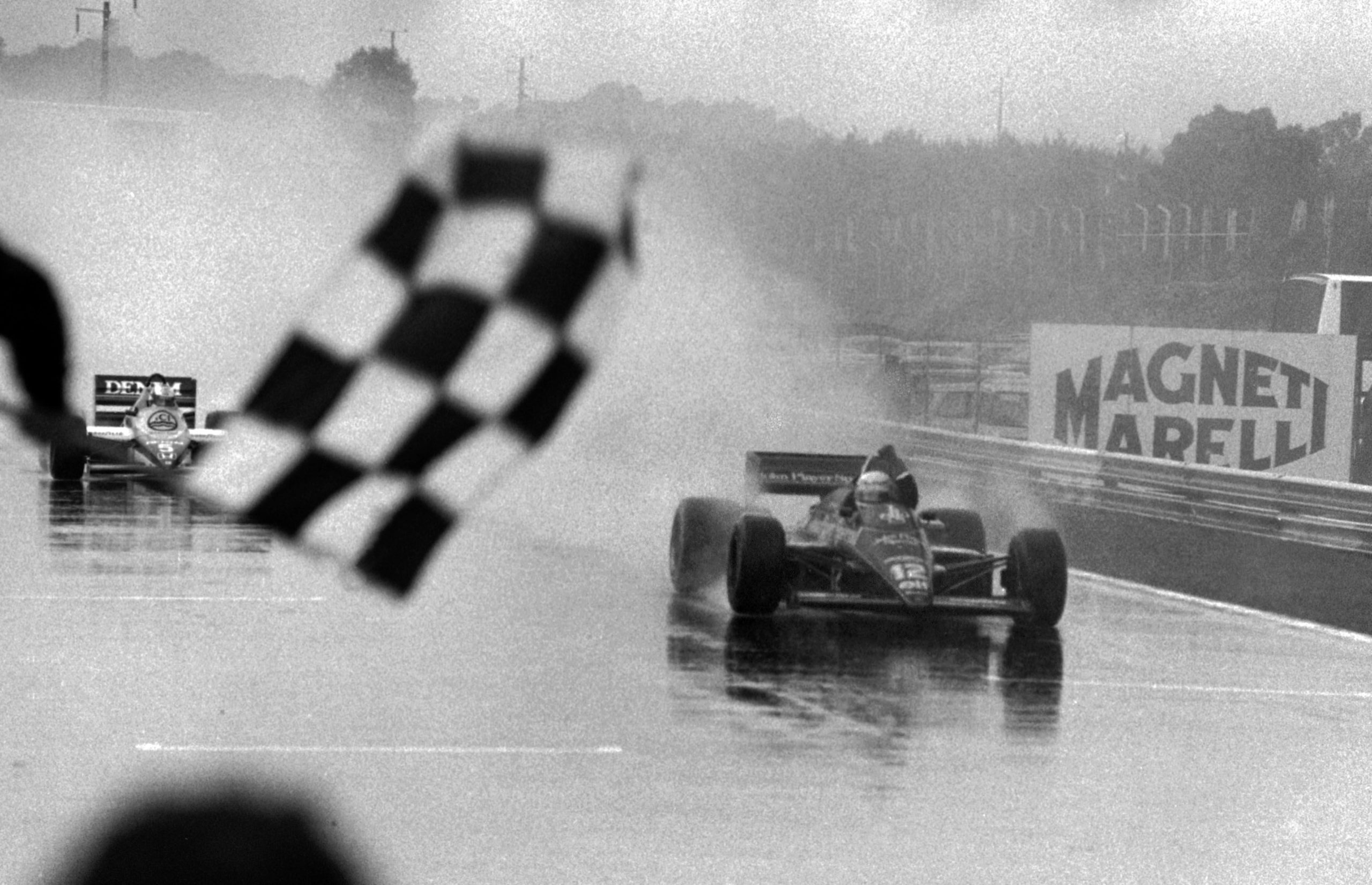 Debaixo de panos pretos começaram os testes da F1. Um guia para os testes e para a temporada 2026