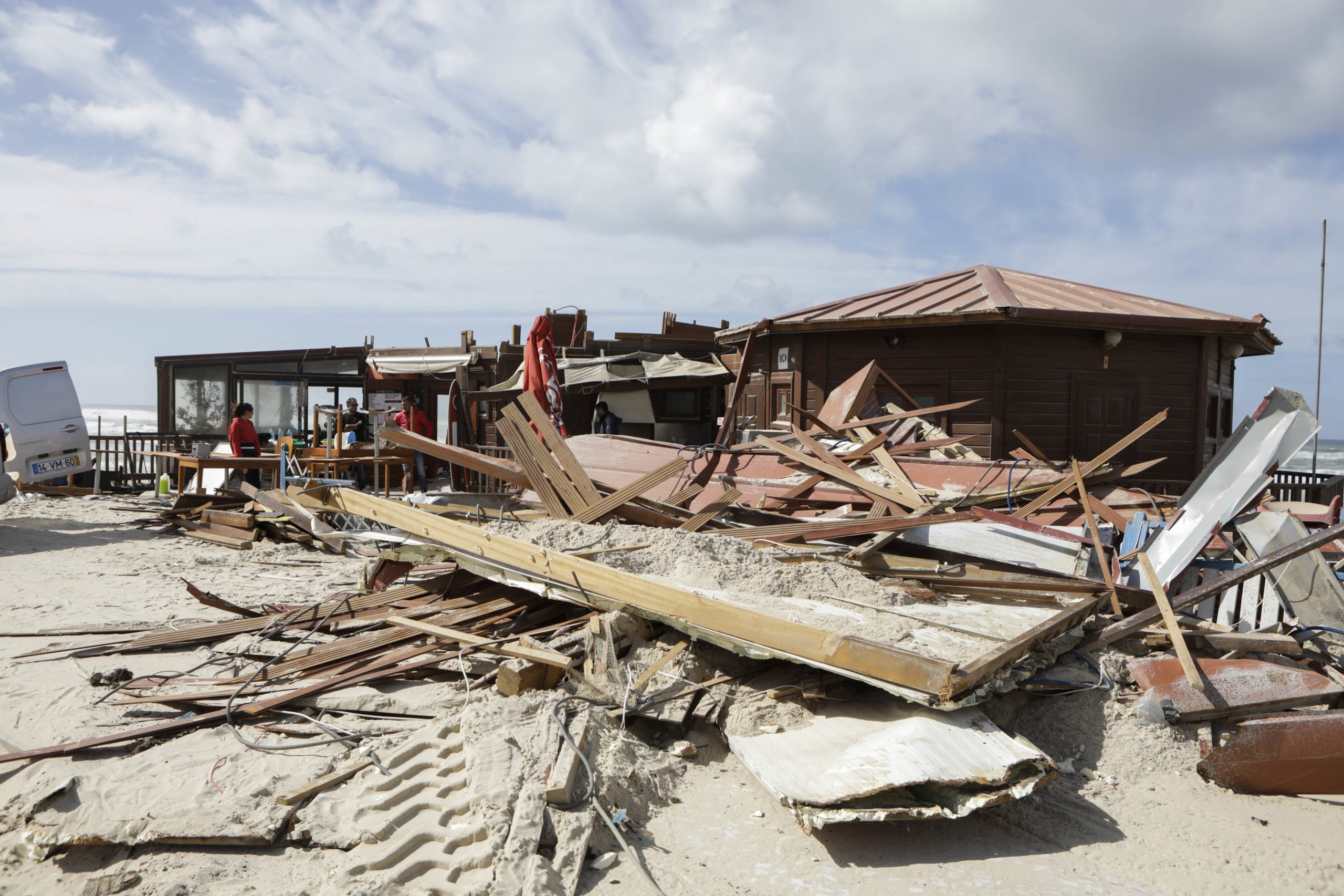 Três anos da tempestade Leslie: Governo considera ajuda do Estado “praticamente concluída”