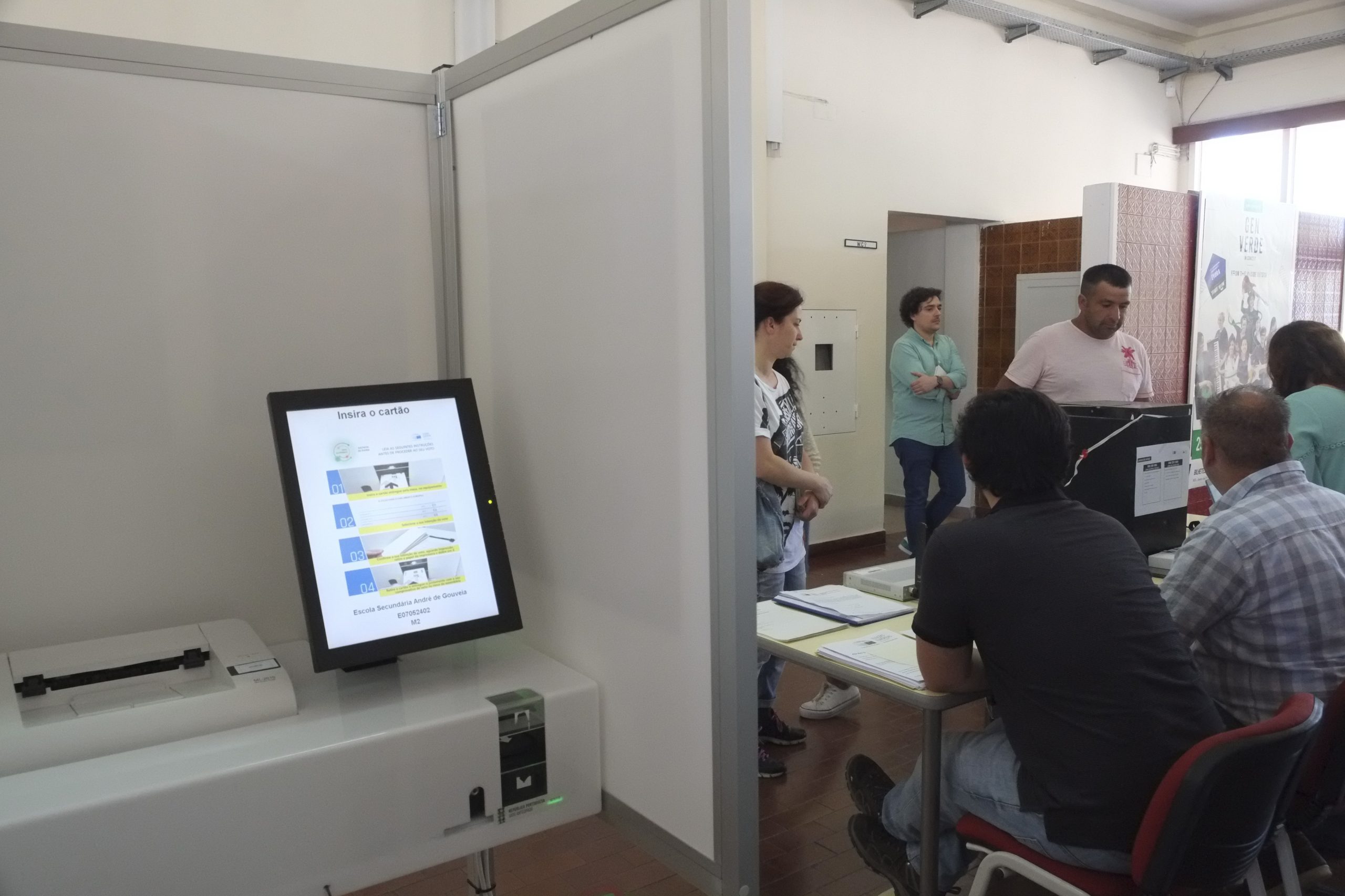 Europeias: Voto eletrónico em Évora é “fácil” como “ir ao multibanco” e ganha fãs