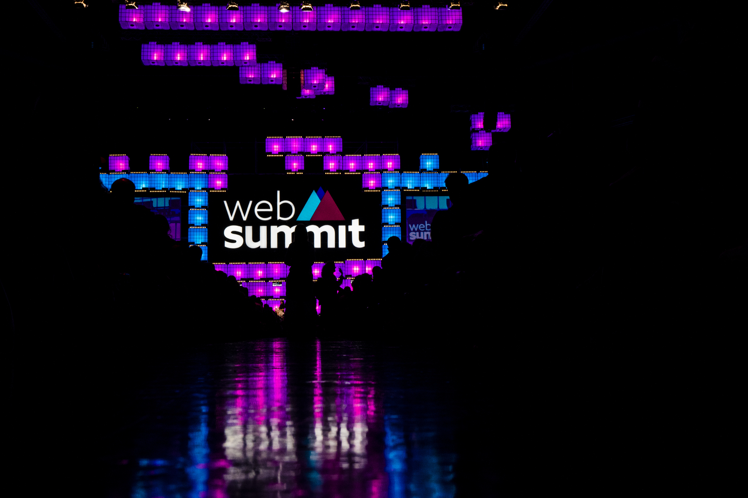 Web Summit. Como se prevê organizar um evento que junta milhares de pessoas? Cálculos, silêncios e os alertas médicos