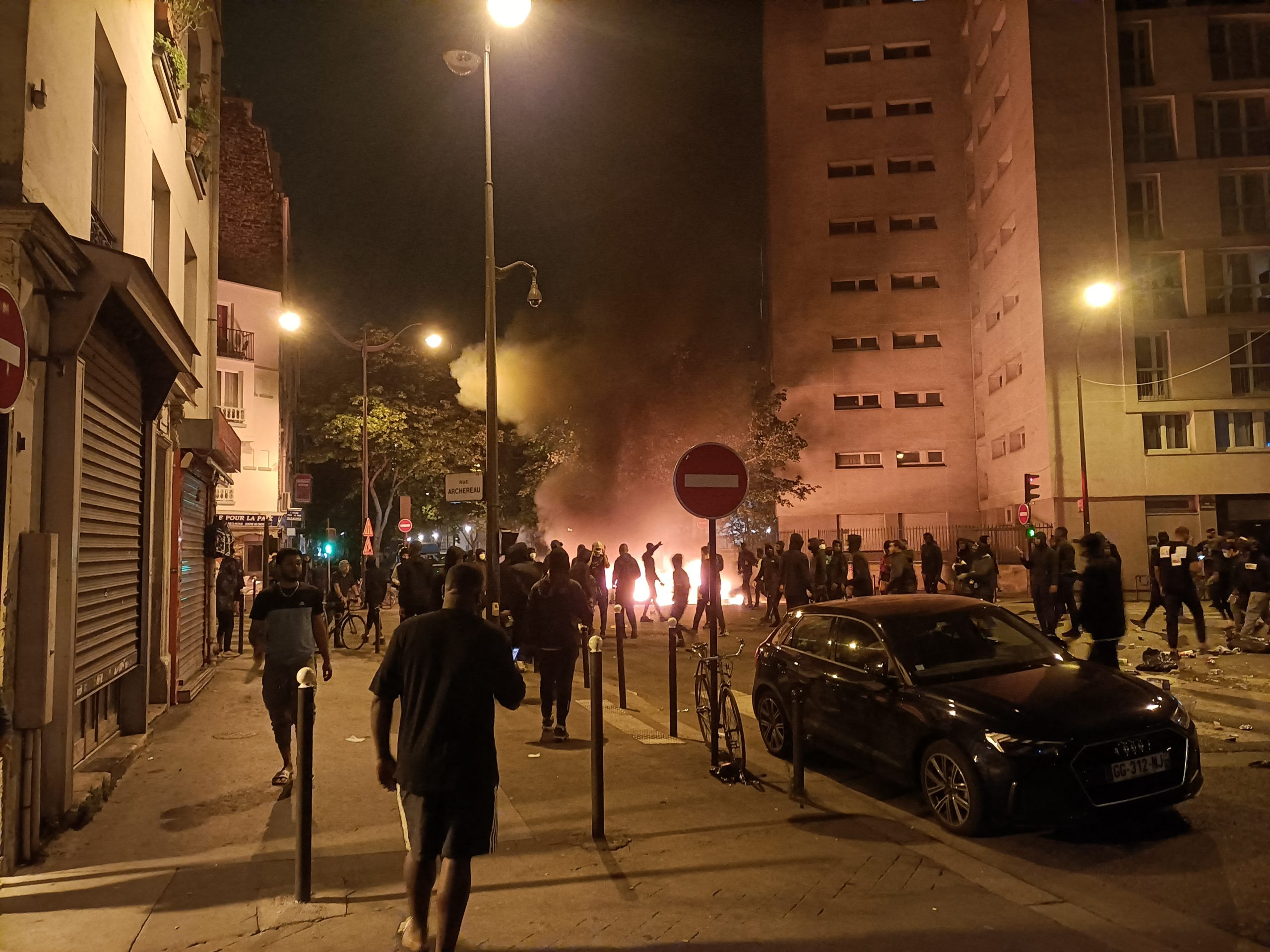 França: Comunidade portuguesa “muito preocupada” em cidades mais visadas por motins