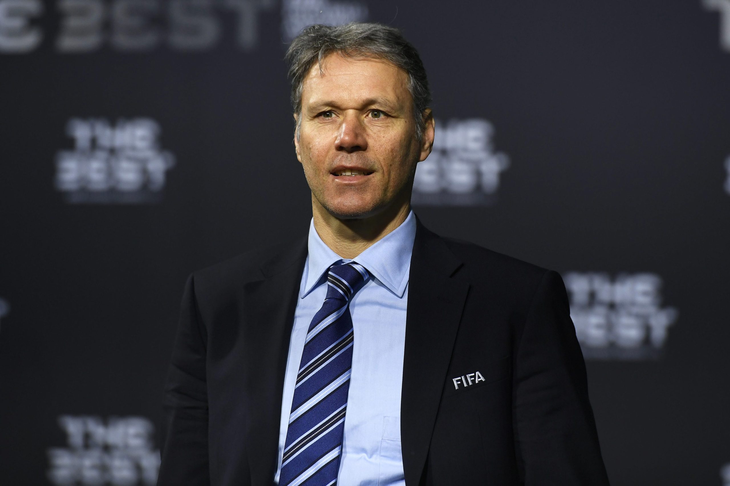 Van Basten quer o futebol sem cartões amarelos e sem foras de jogo