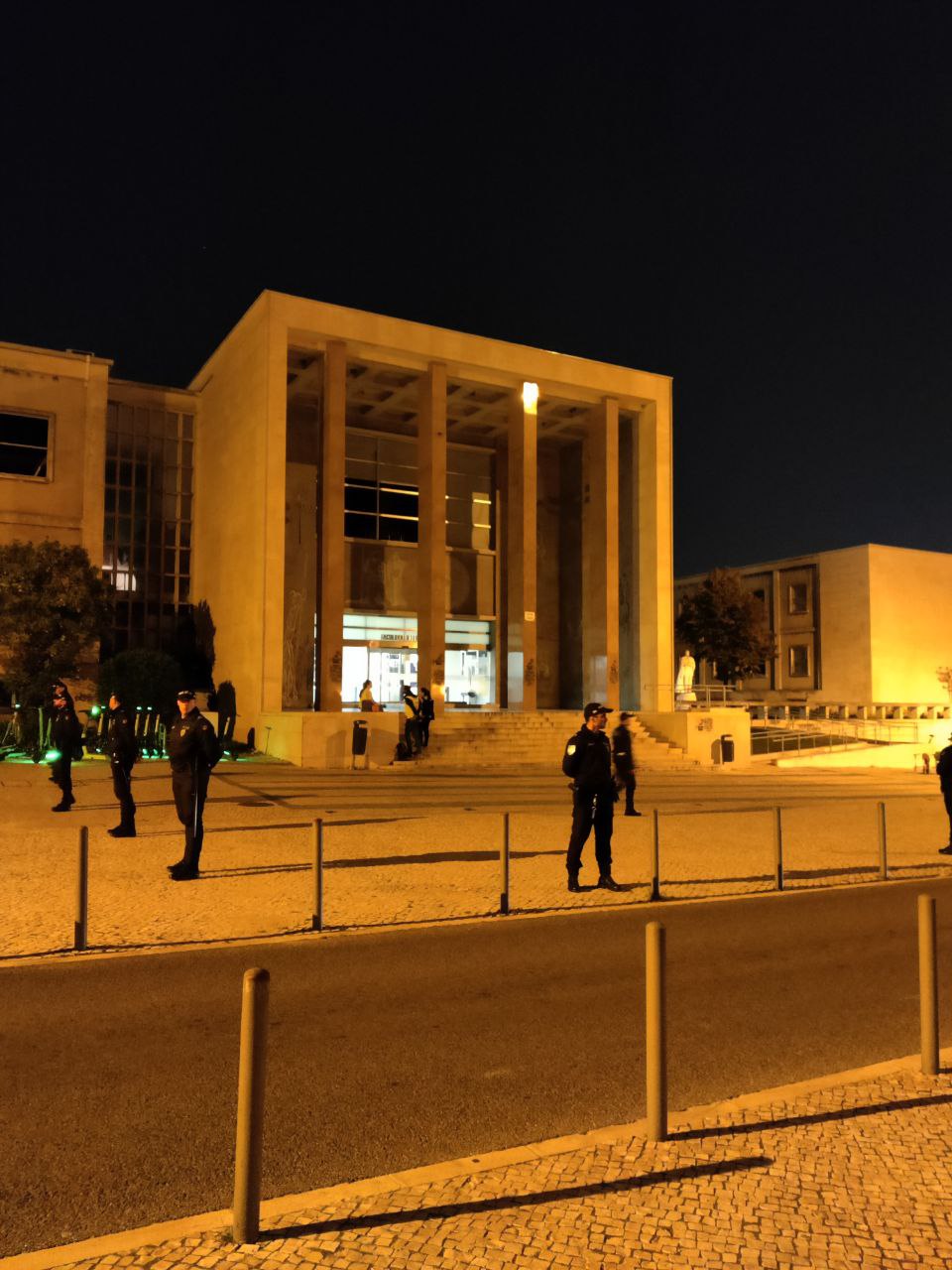 Negociações com a direção falharam. Ativistas climáticos deverão ser despejados da Faculdade de Letras de Lisboa