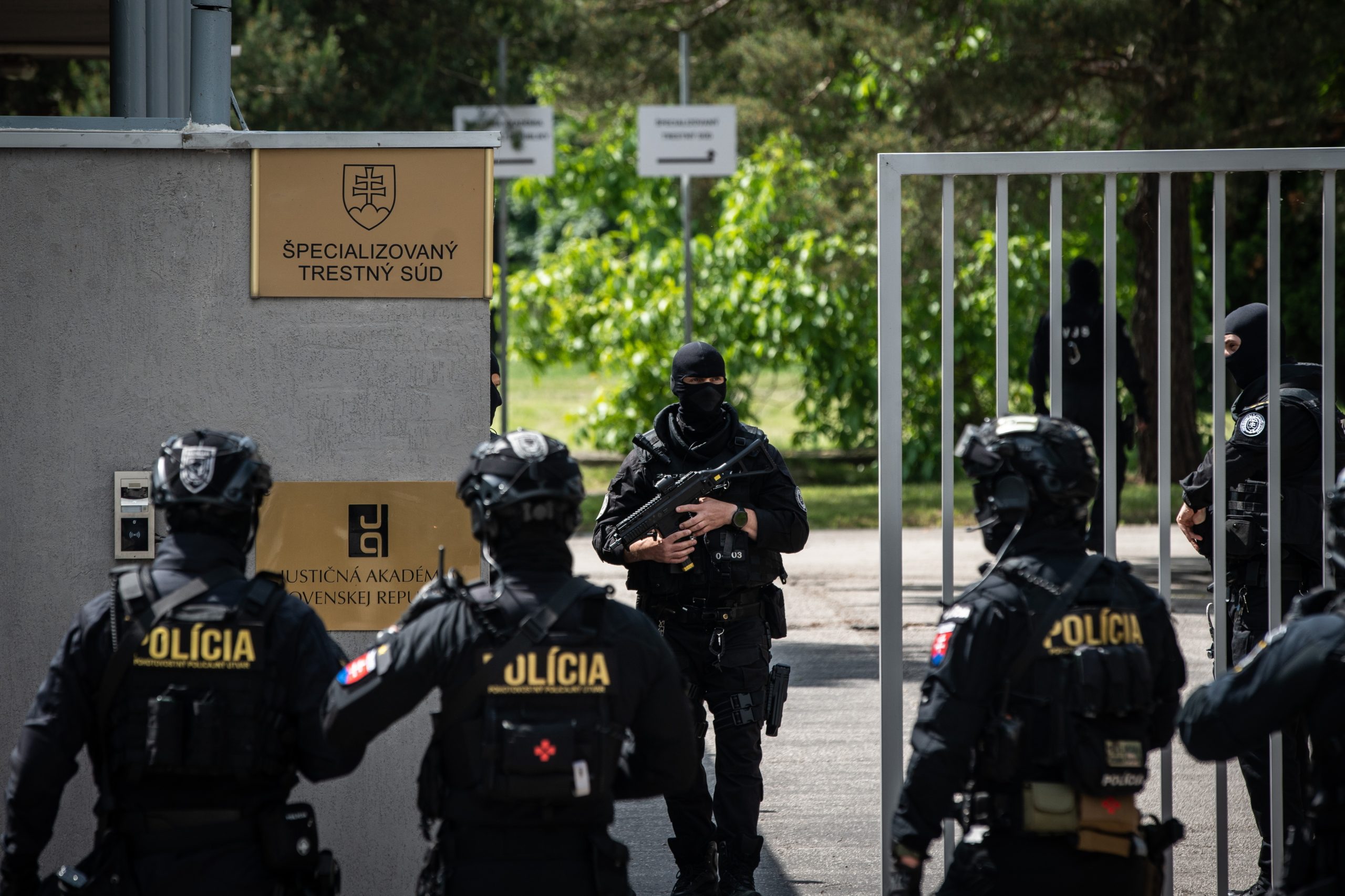 Homem acusado de tentativa de assassinar primeiro-ministro da Eslováquia fica em prisão preventiva