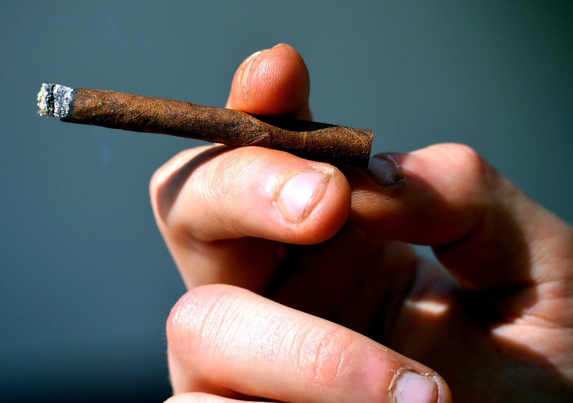 OE2024: Imposto sobre cigarrilhas vai subir de forma faseada