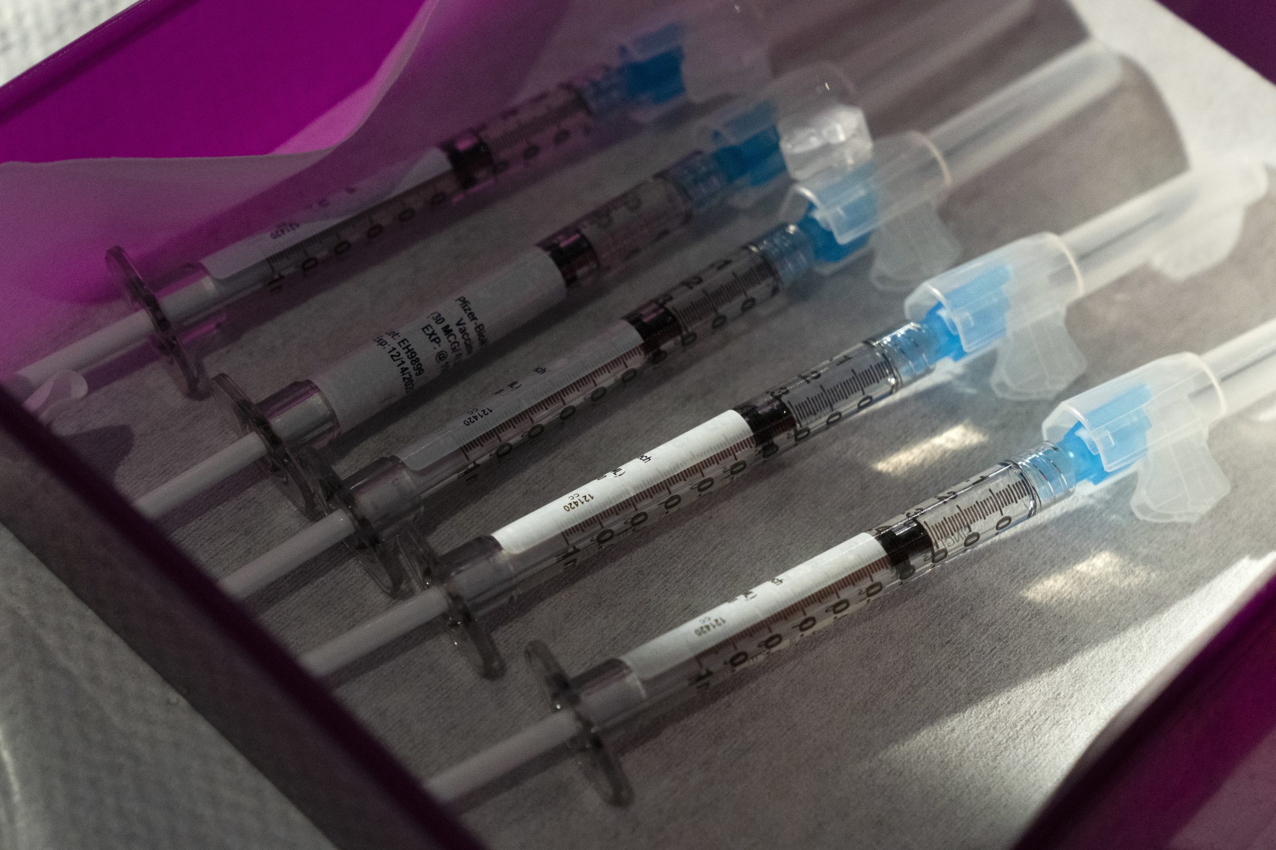 Covid-19: Pfizer diz que vacina é segura para crianças a partir dos cinco anos