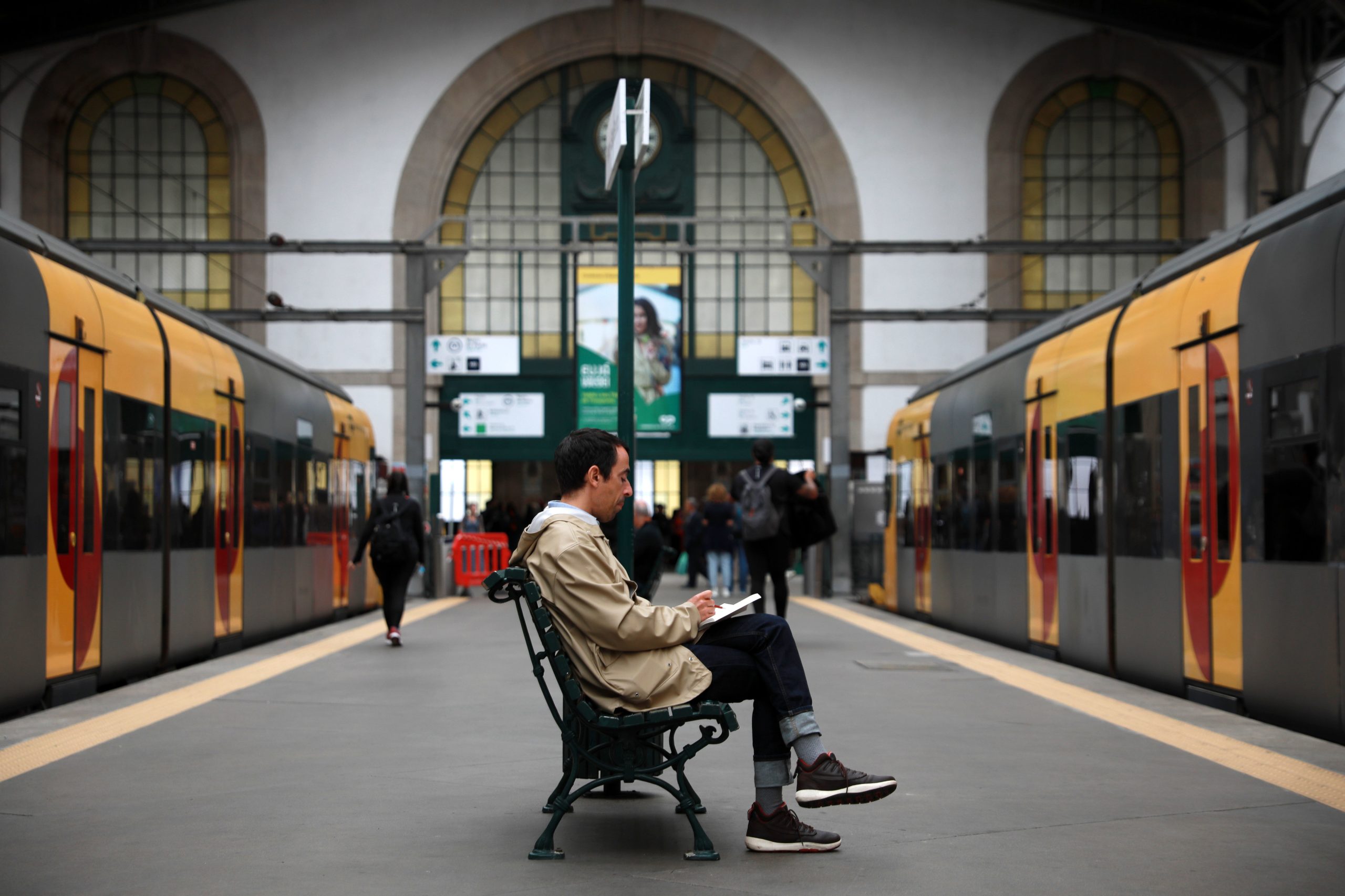 Infraestruturas de Portugal alerta para possíveis supressões de comboios a partir de sexta-feira devido a greve