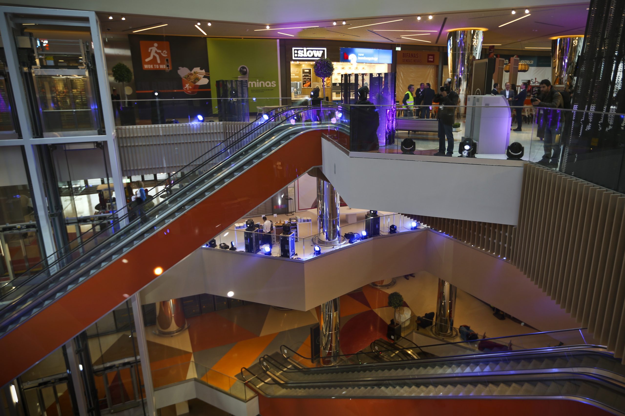 Sindicalistas denunciaram atropelos à lei e aos direitos laborais junto a centro comercial