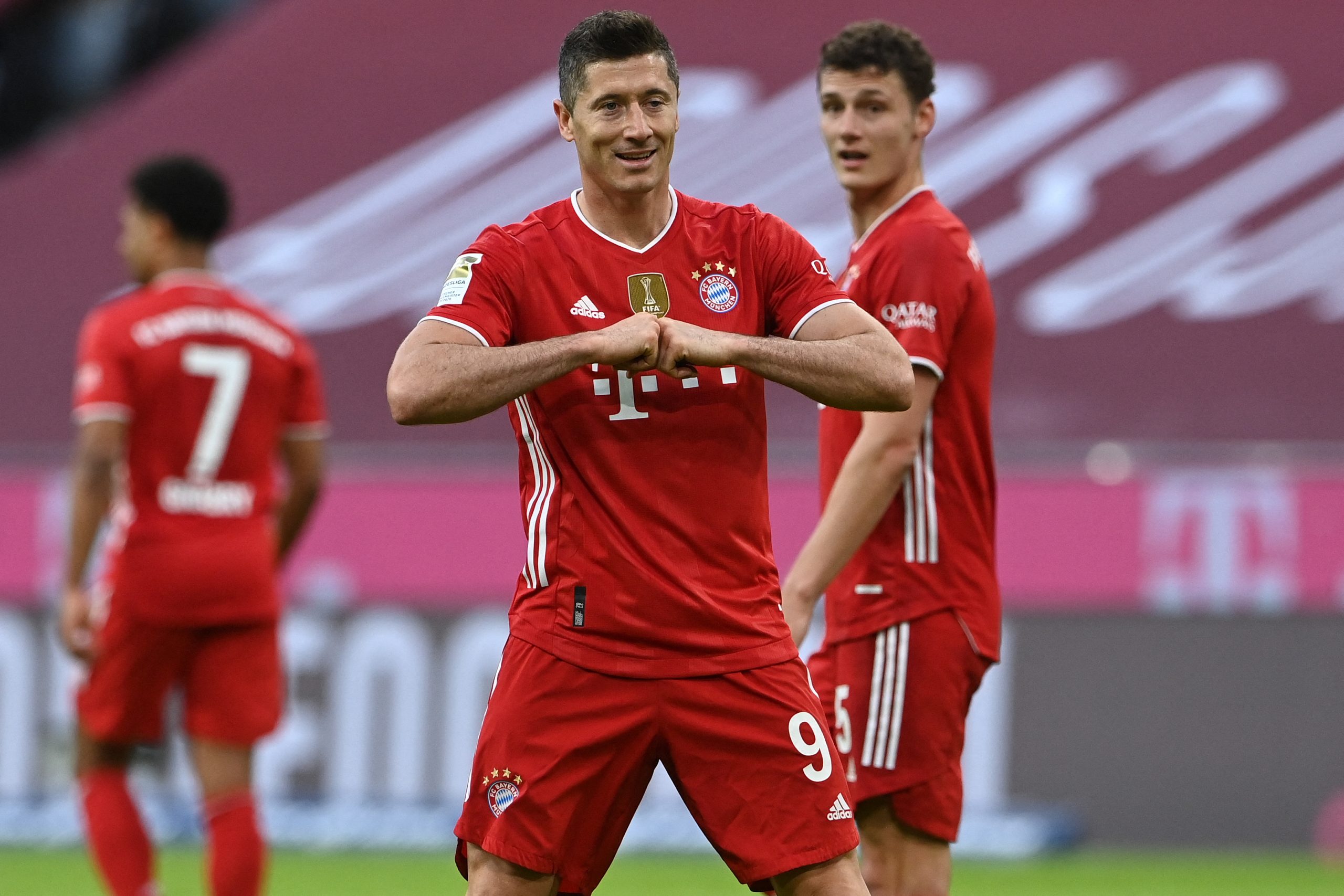 Lewandowski bate recorde de Gerd Müller com quase 50 anos