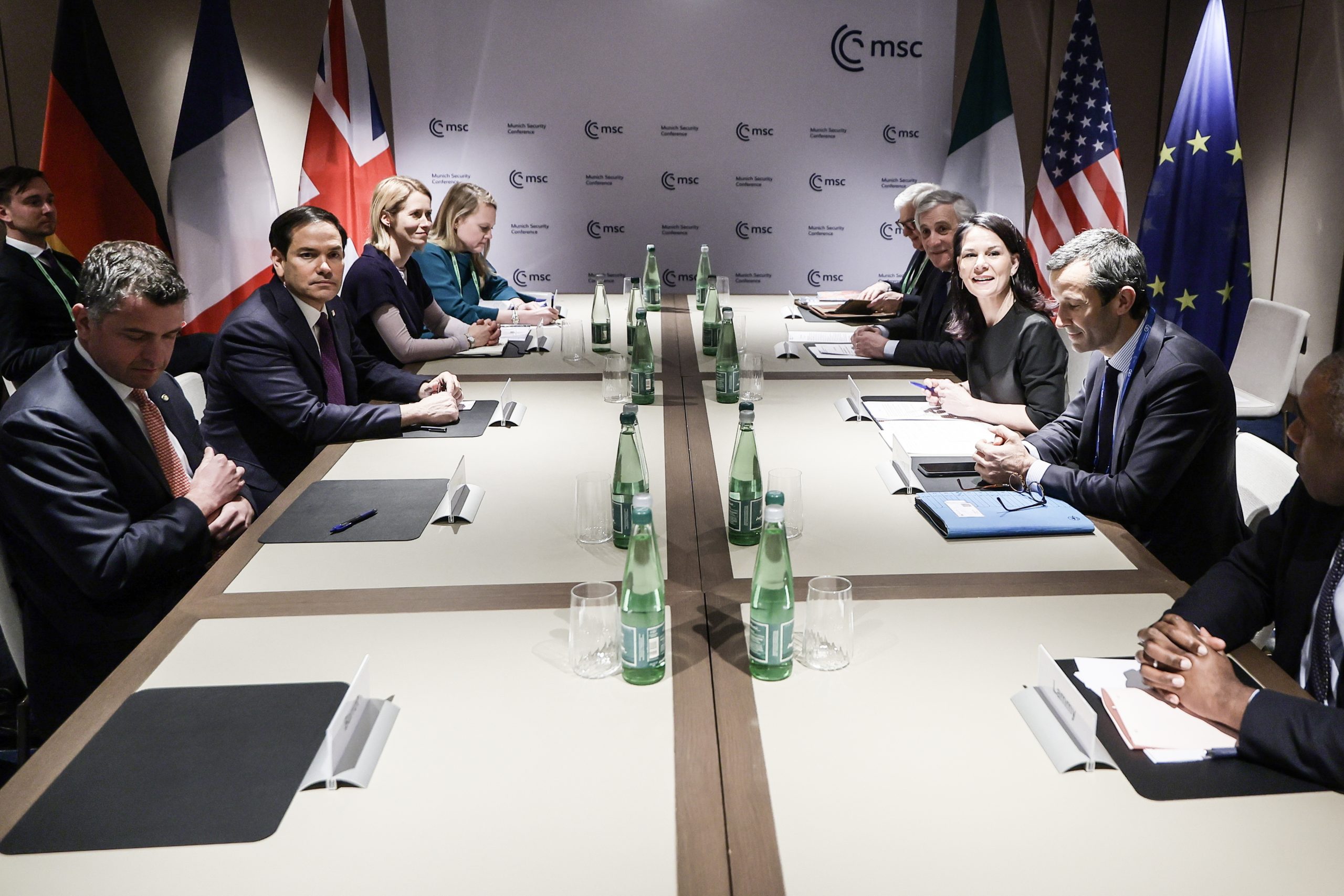 EUA, Japão e Coreia do Sul pedem “desnuclearização completa” da Coreia do Norte