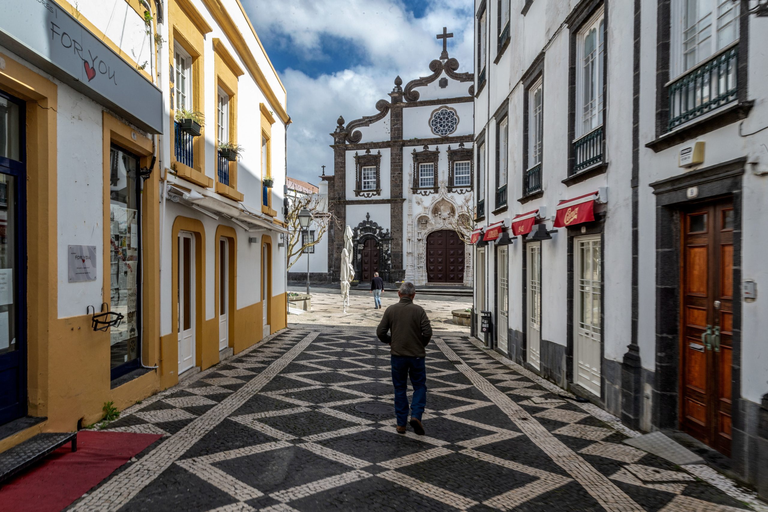 Covid-19: Câmara do Comércio de Ponta Delgada preocupada com “falhas inexplicáveis” de testes