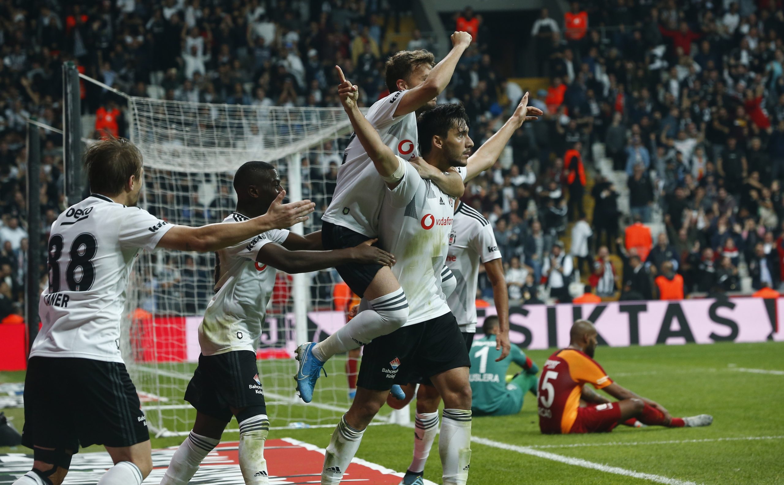 Besiktas vence ‘clássico’ da Turquia diante do Galatasaray