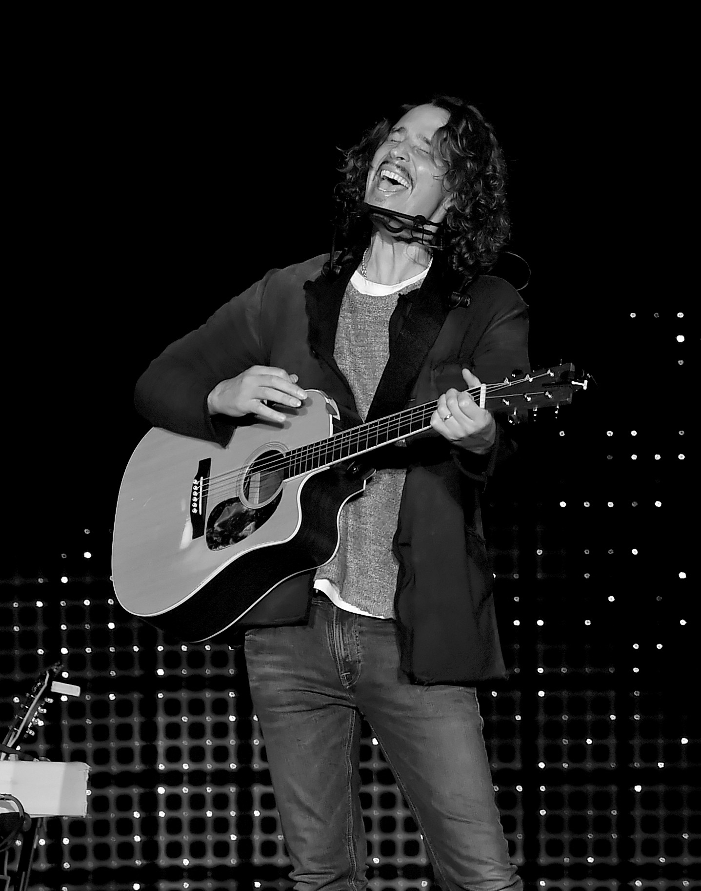 Chris Cornell enforcou-se, confirmou o médico legista