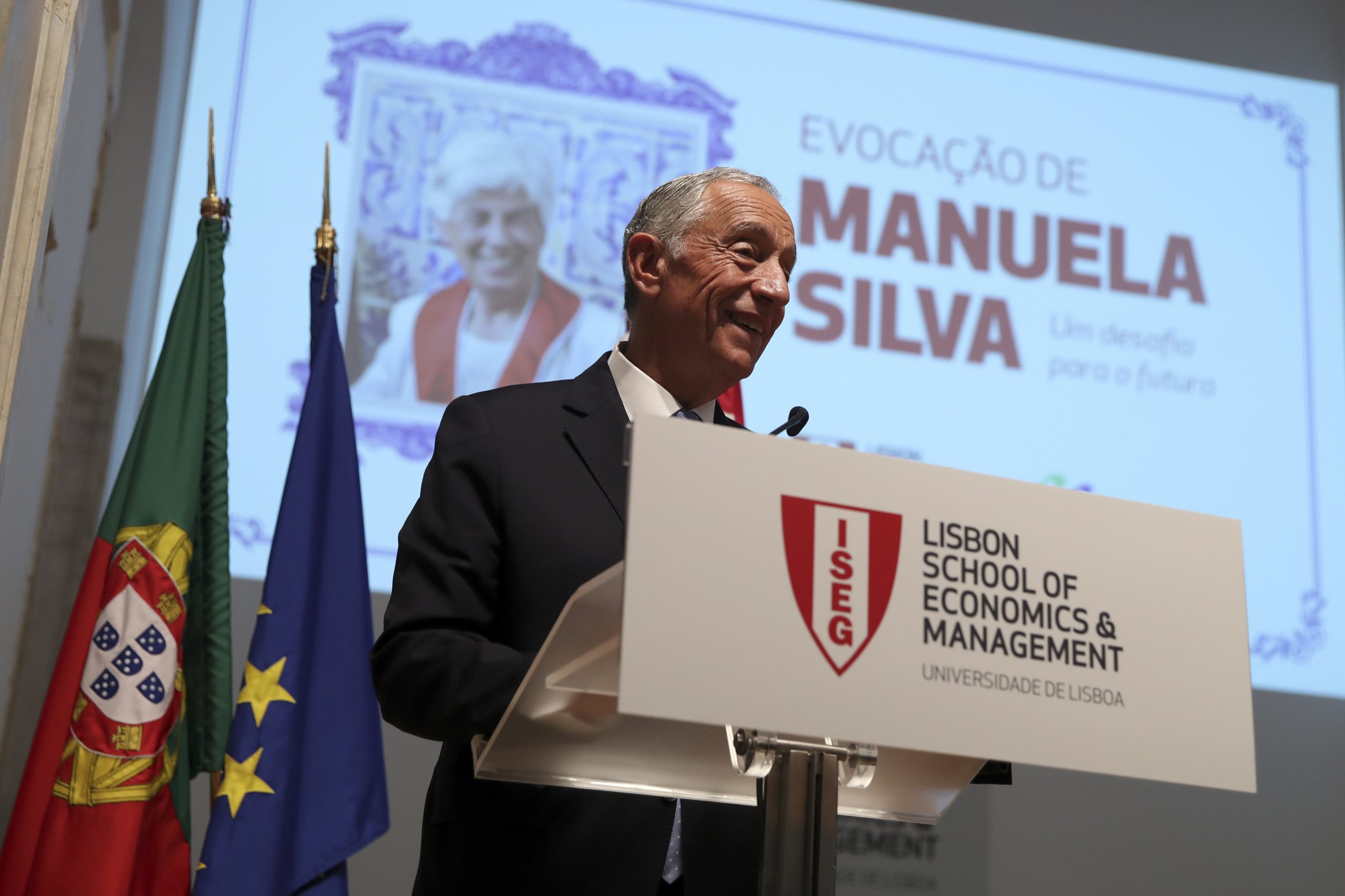 Presidente da República condecora a título póstumo economista Manuela Silva