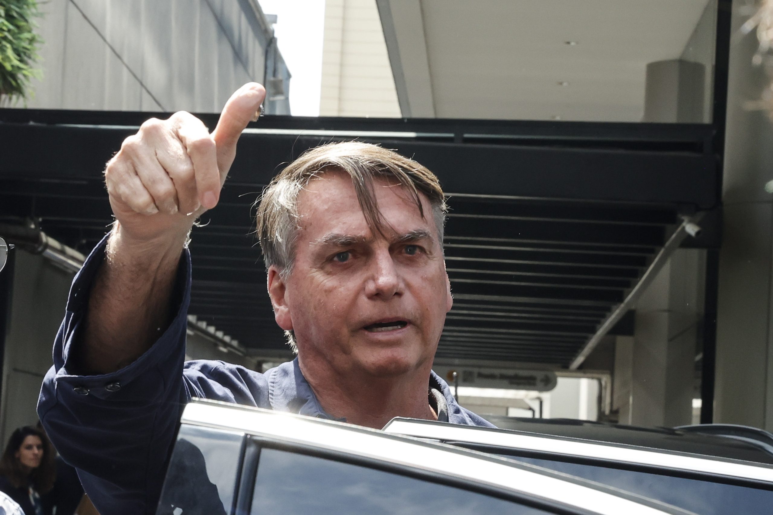 Ex-assessor diz que Bolsonaro discutiu golpe de Estado com militares