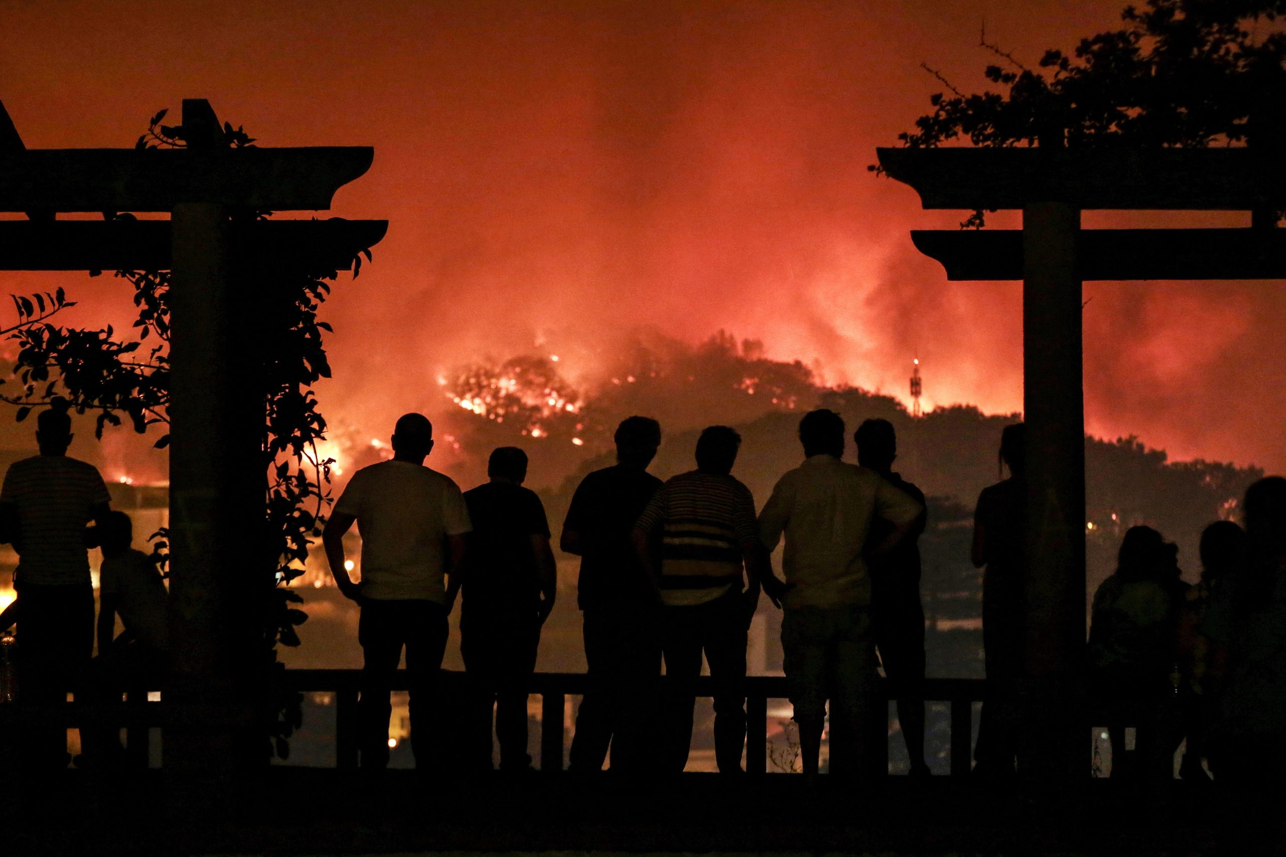 Unidade hoteleira evacuada nas proximidades de Monchique durante a noite