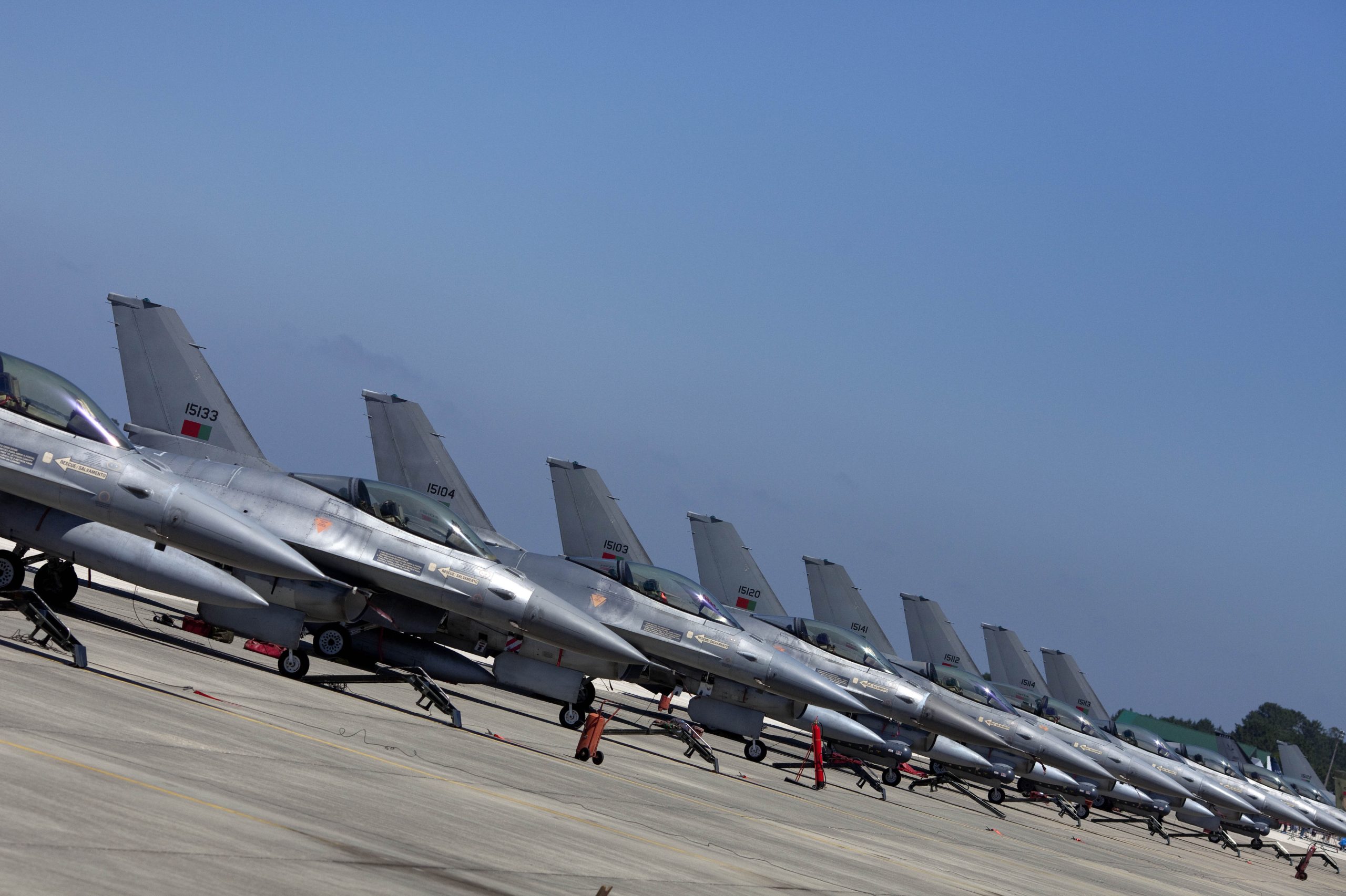 Portugal não está a vender anéis para ficar com os dedos, diz ministro sobre venda de F-16