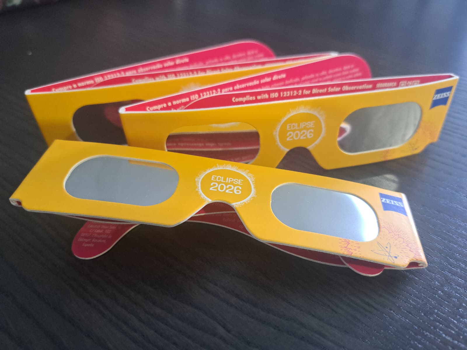Óculos para ver eclipse retirados em Espanha. Opticalia garante que Portugal não tem o mesmo fabricante e fornecedor