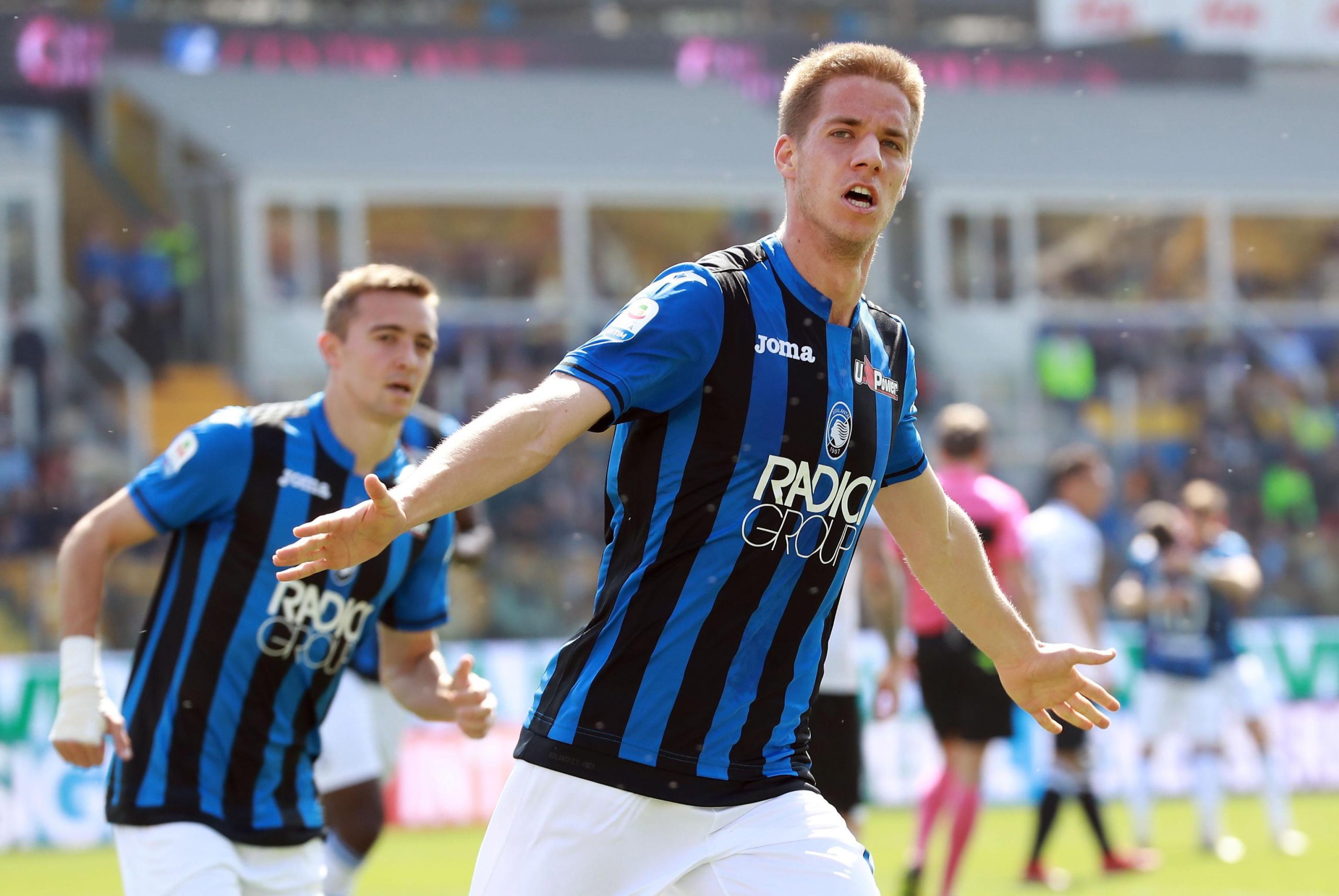 Atalanta vence em Parma e sobe ao quinto lugar em Itália