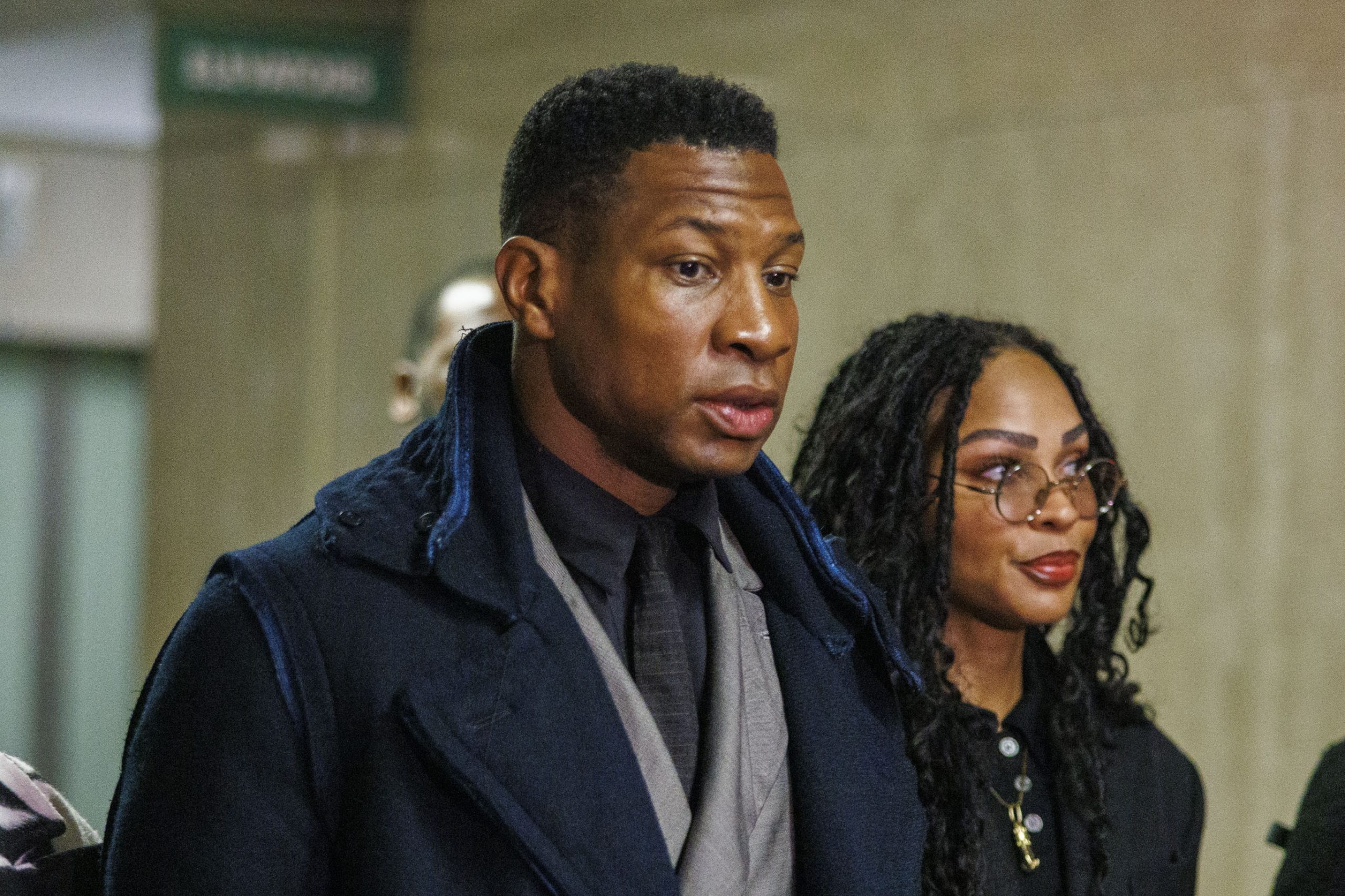 Marvel rescinde com ator Jonathan Majors, declarado culpado de agressão a ex-namorada