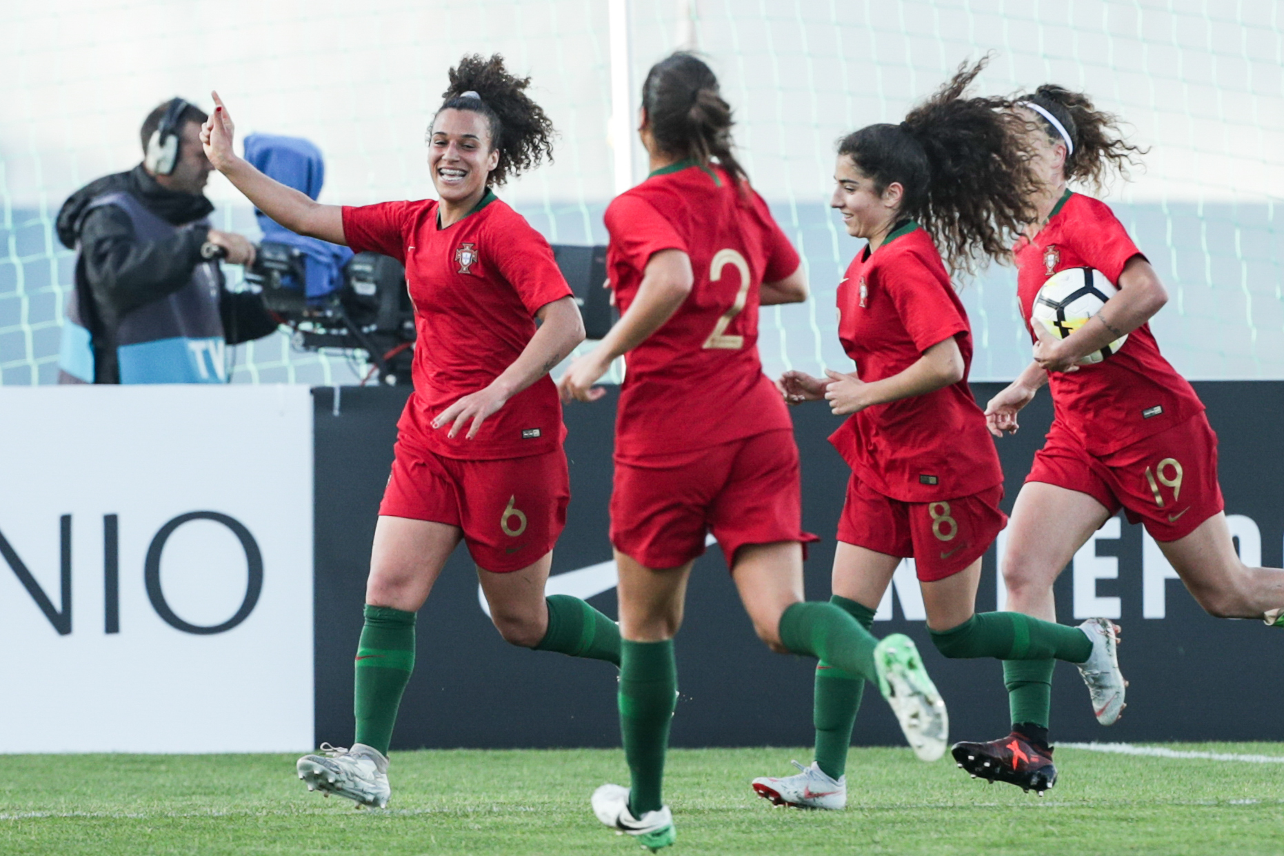 Seleção feminina quer terminar Algarve Cup com triunfo sobre a Islândia