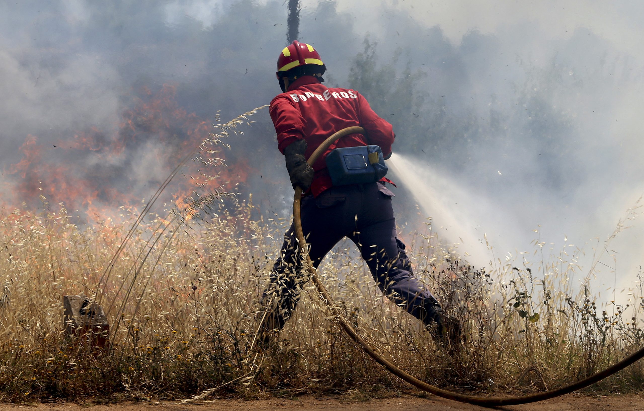 Fogo que deixou cinco bombeiros feridos em Castro Verde dado como dominado