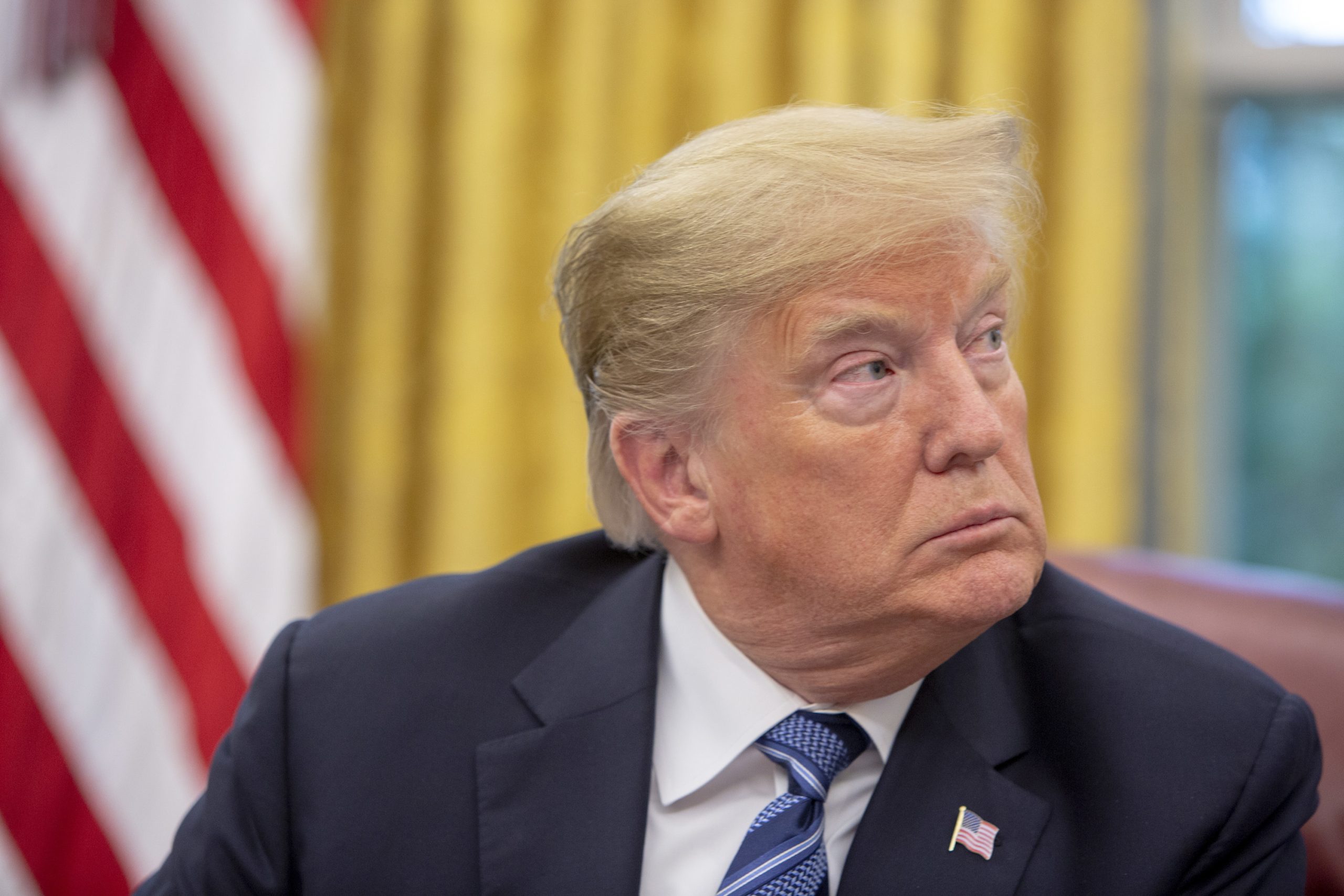 Trump ordena que FBI divulgue informação classificada sobre interferência russa nas eleições