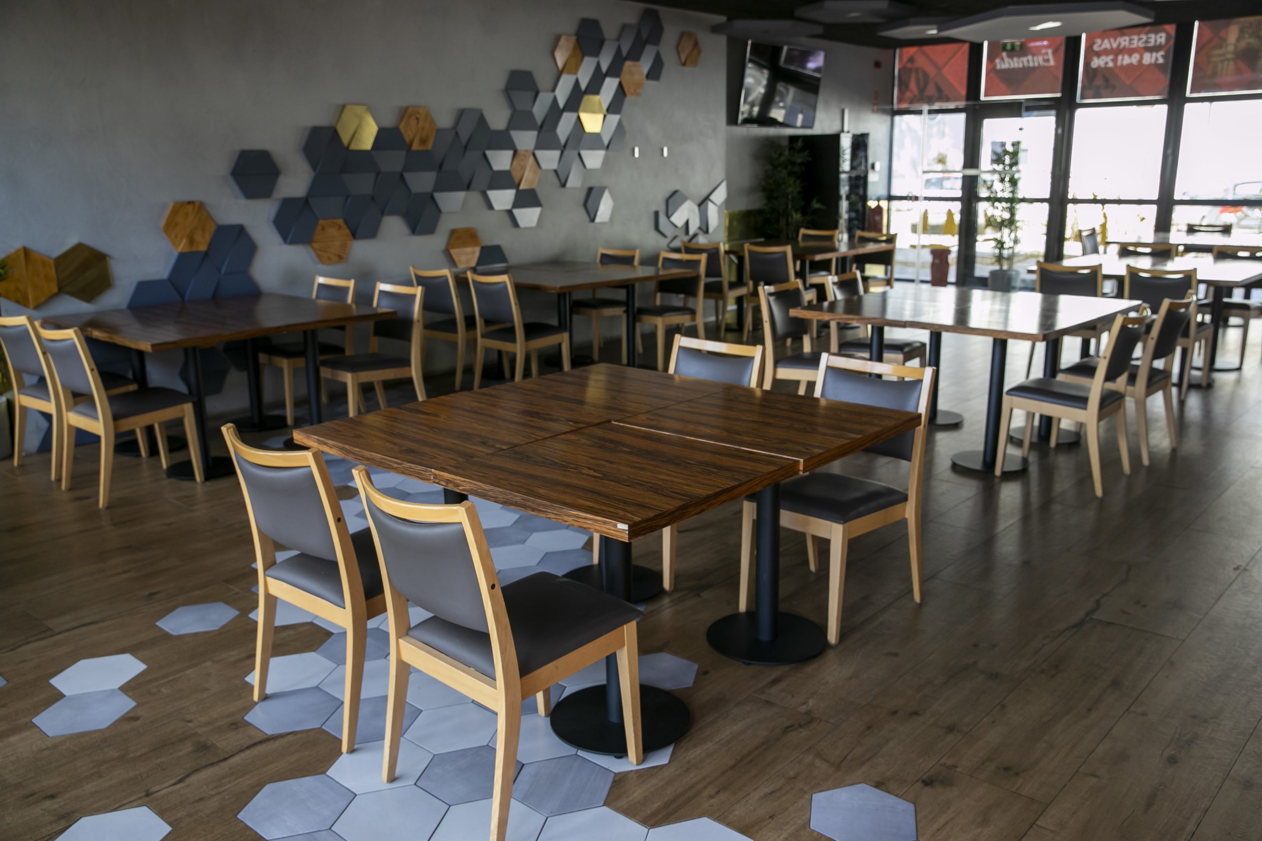 Restaurantes, cafés, creches e escolas vão reabrir, mas com as mudanças “dos novos tempos”