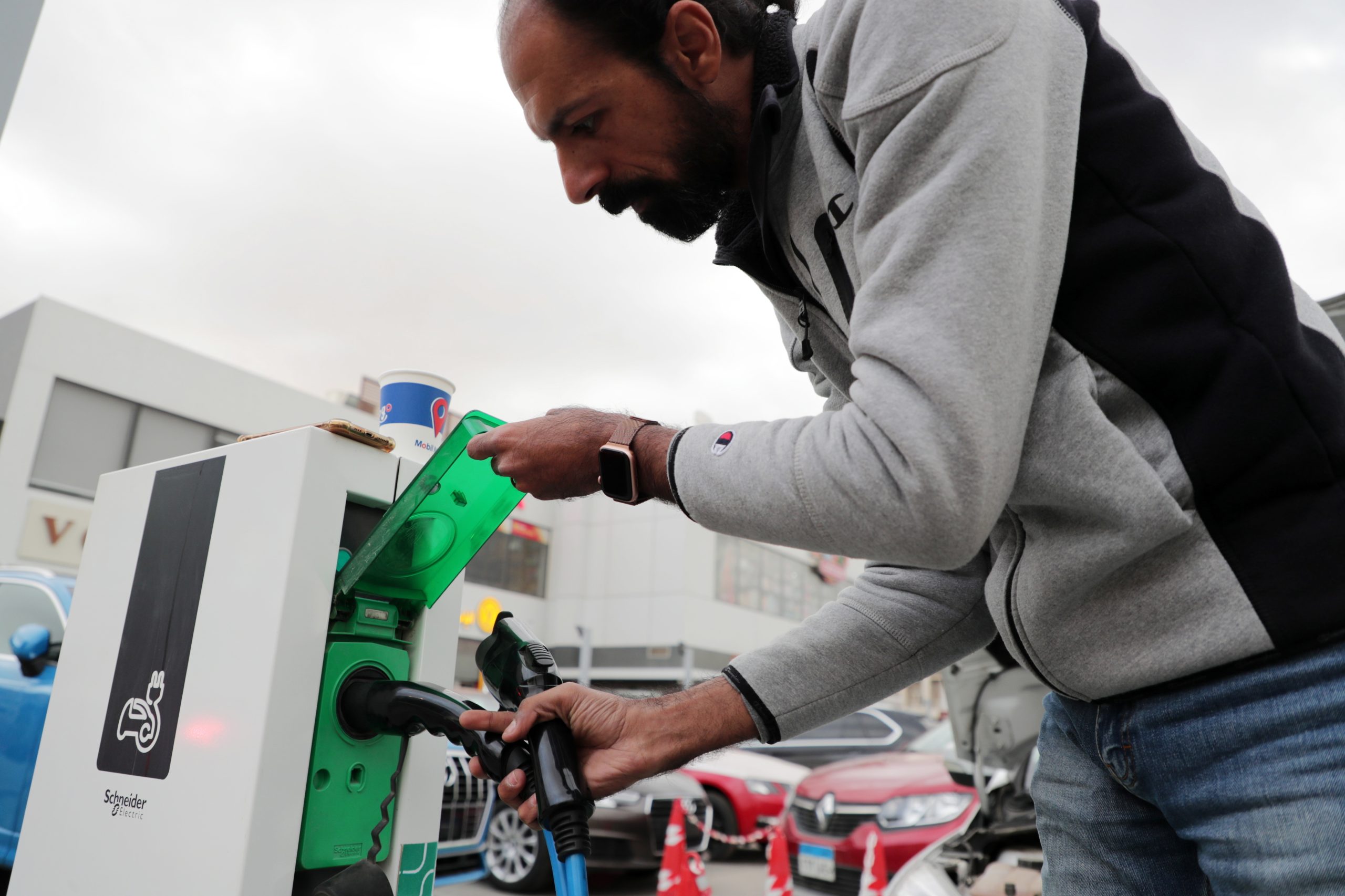 União Europeia registou um excedente de 1,1 mil milhões de euros no comércio de carros elétricos e híbridos em 2019