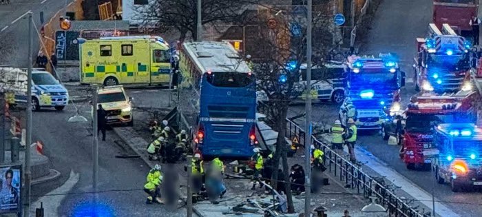 Tragédia em Estocolmo: autocarro abalroa paragem e mata três pessoas