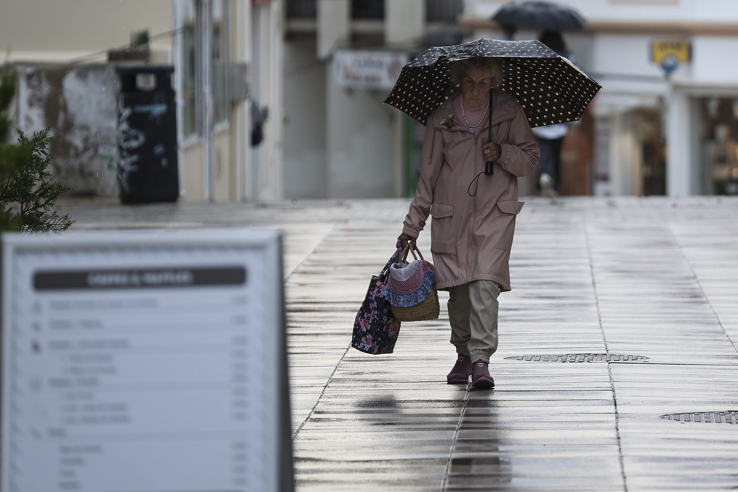 13 distritos sob aviso amarelo por chuva forte e trovoada devido a depressão a nordeste dos Açores