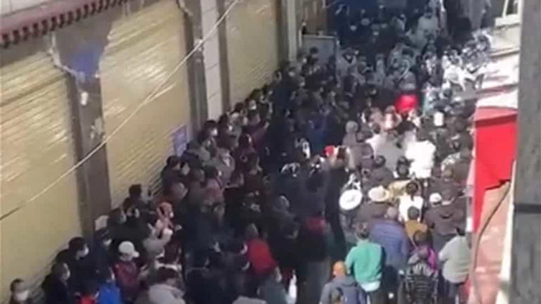 Surgem vídeos nas redes sociais de raros protestos no Tibete contra as medidas de Covid-19