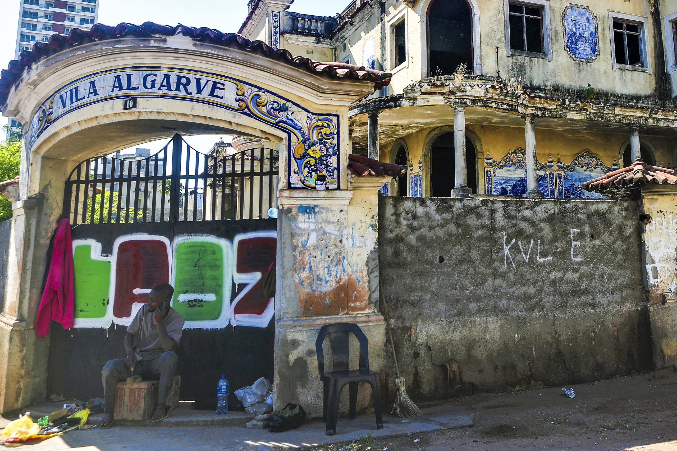50 anos depois, nas ruínas do terror da PIDE em Maputo, só o sapateiro Celestino dá vida à Vila Algarve