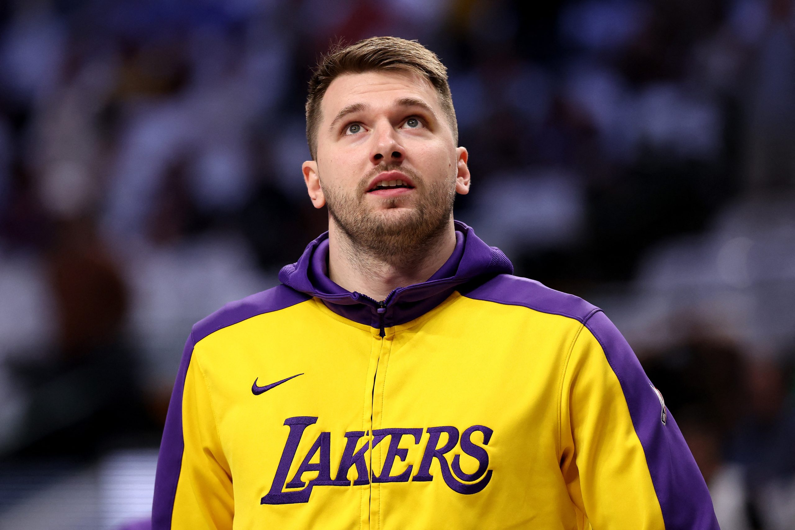 Venda dos Lakers, avaliada em 10 mil milhões de dólares, é concluída este ano