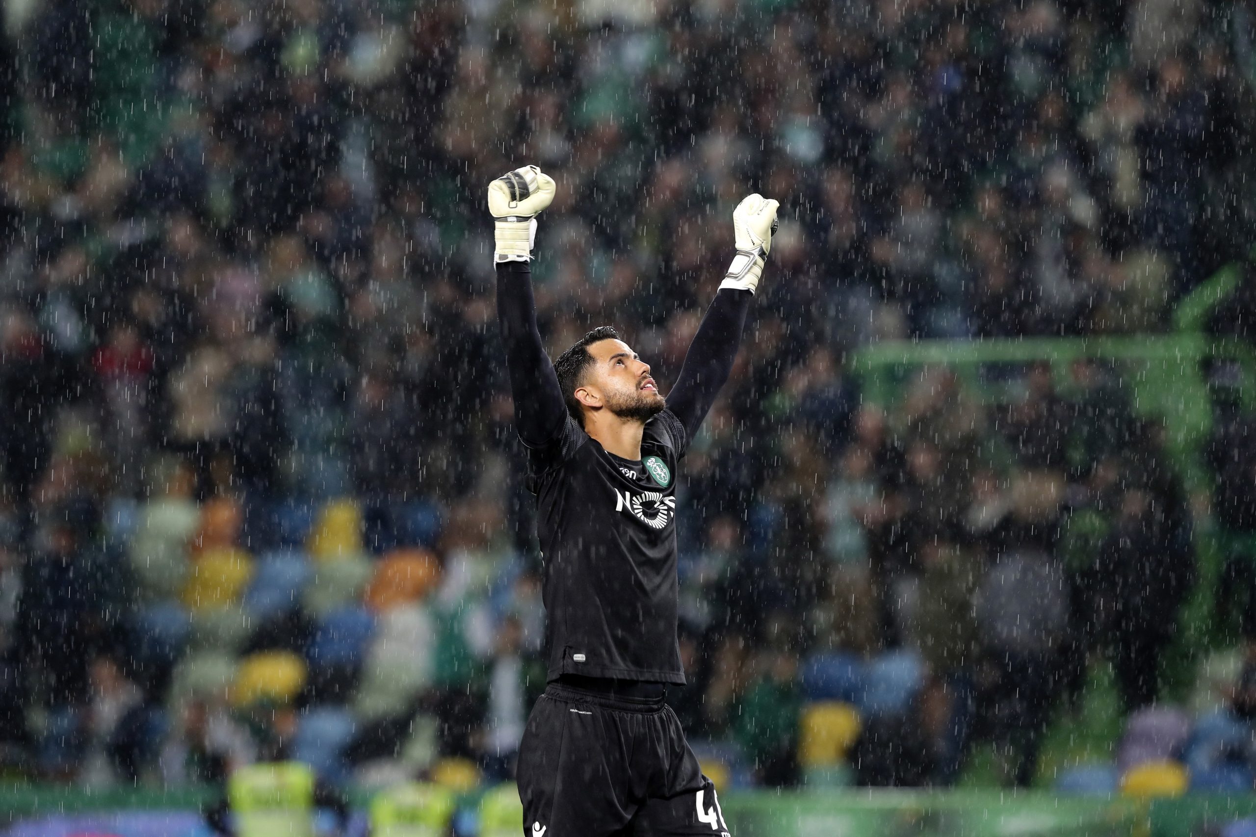 Sporting confirma contratação do guarda-redes Renan Ribeiro em definitivo