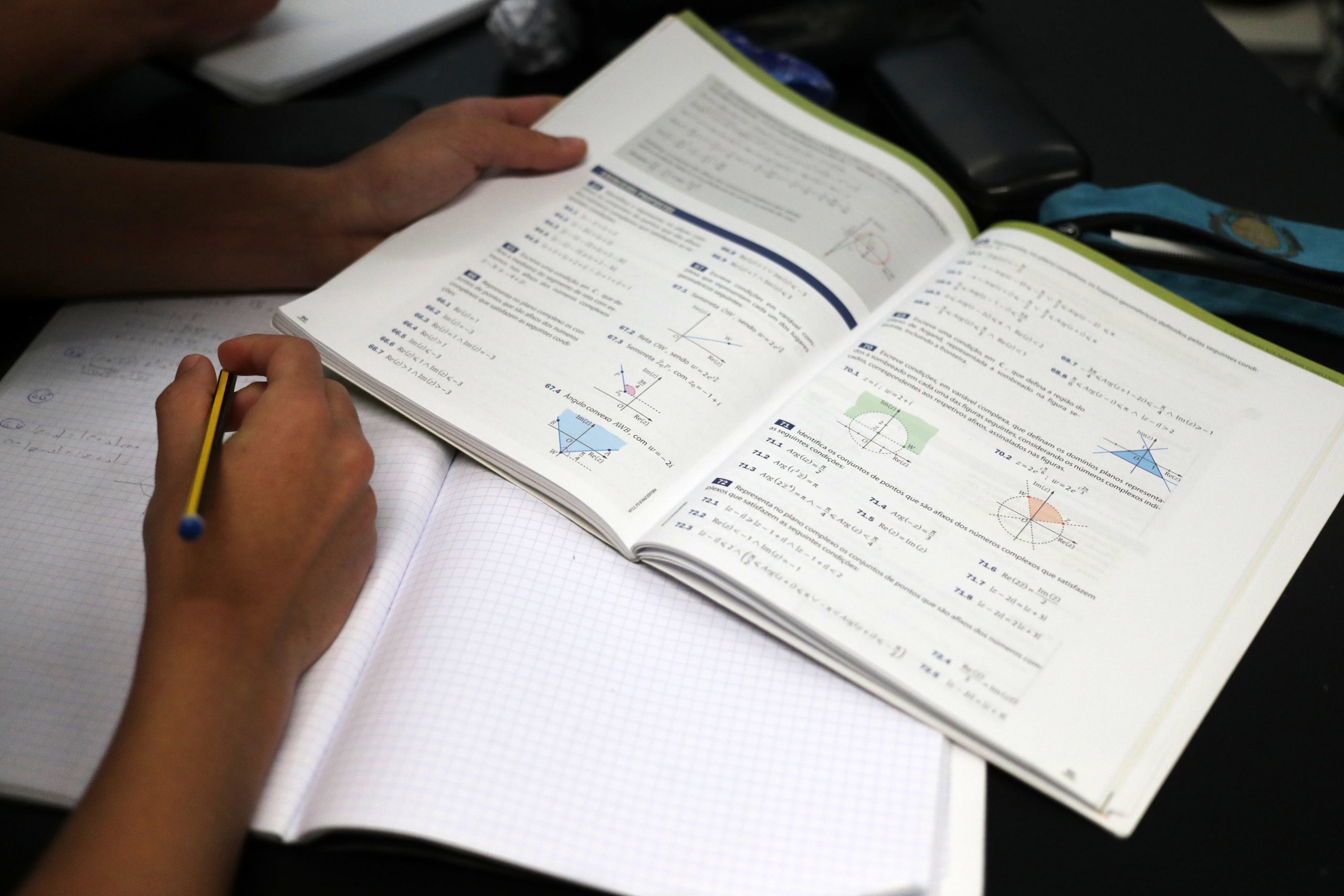 Provas nacionais do 9.º ano: alunos pioram a Matemática e melhoram a Português