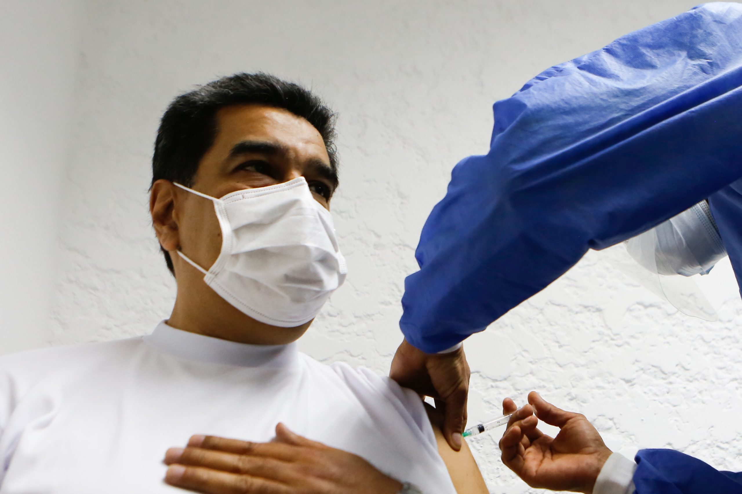 Nicolás Maduro recebeu primeira dose da vacina russa Sputnik V