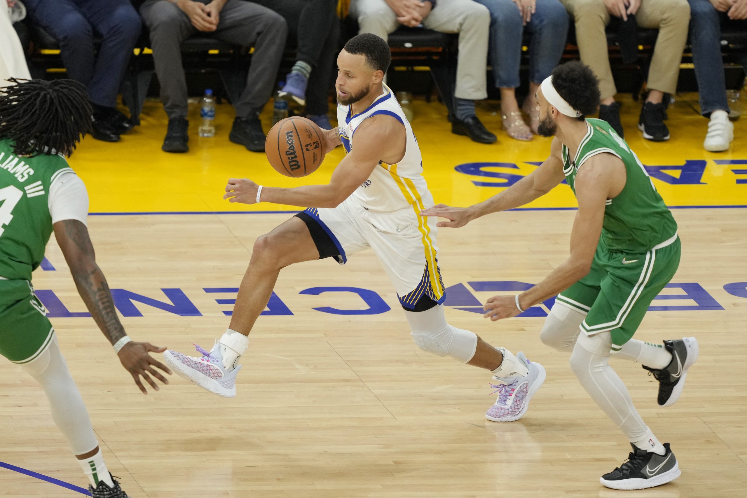 Warriors batem Celtics no segundo jogo e empatam (1-1) final da NBA