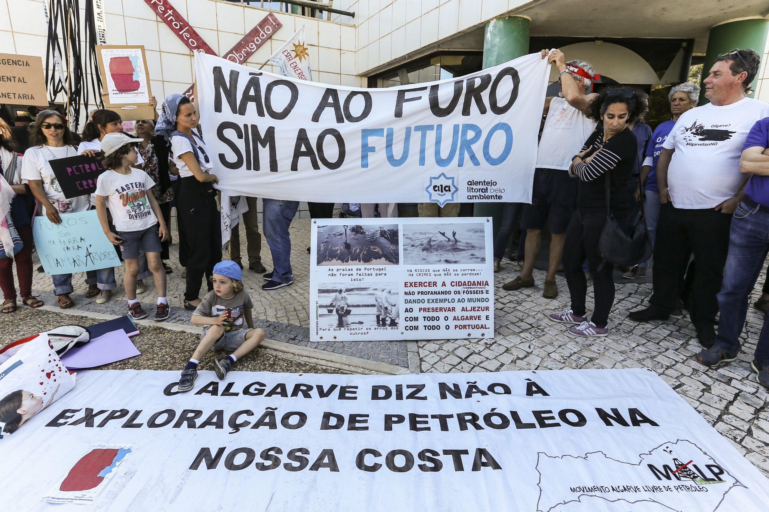 Algarve “ganha de novo paz social” com abandono do furo petrolífero, dizem autarcas