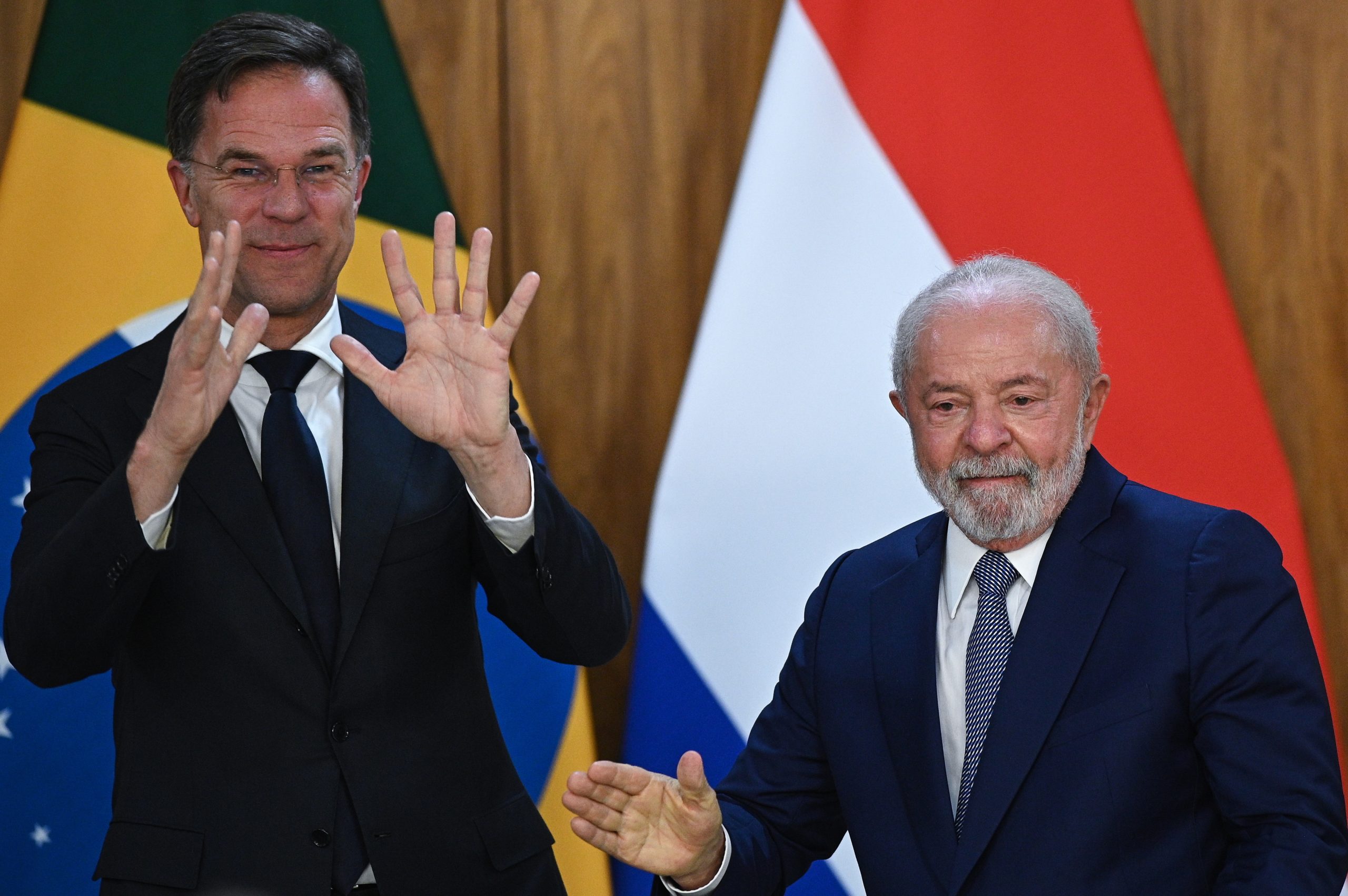Líder de Países Baixos diz a Lula que guerra na Ucrânia compromete segurança europeia